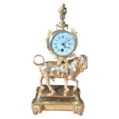 Rare pendule de cheminée « Au Taureau » en bronze doré de J. Mansfield, vers 1830