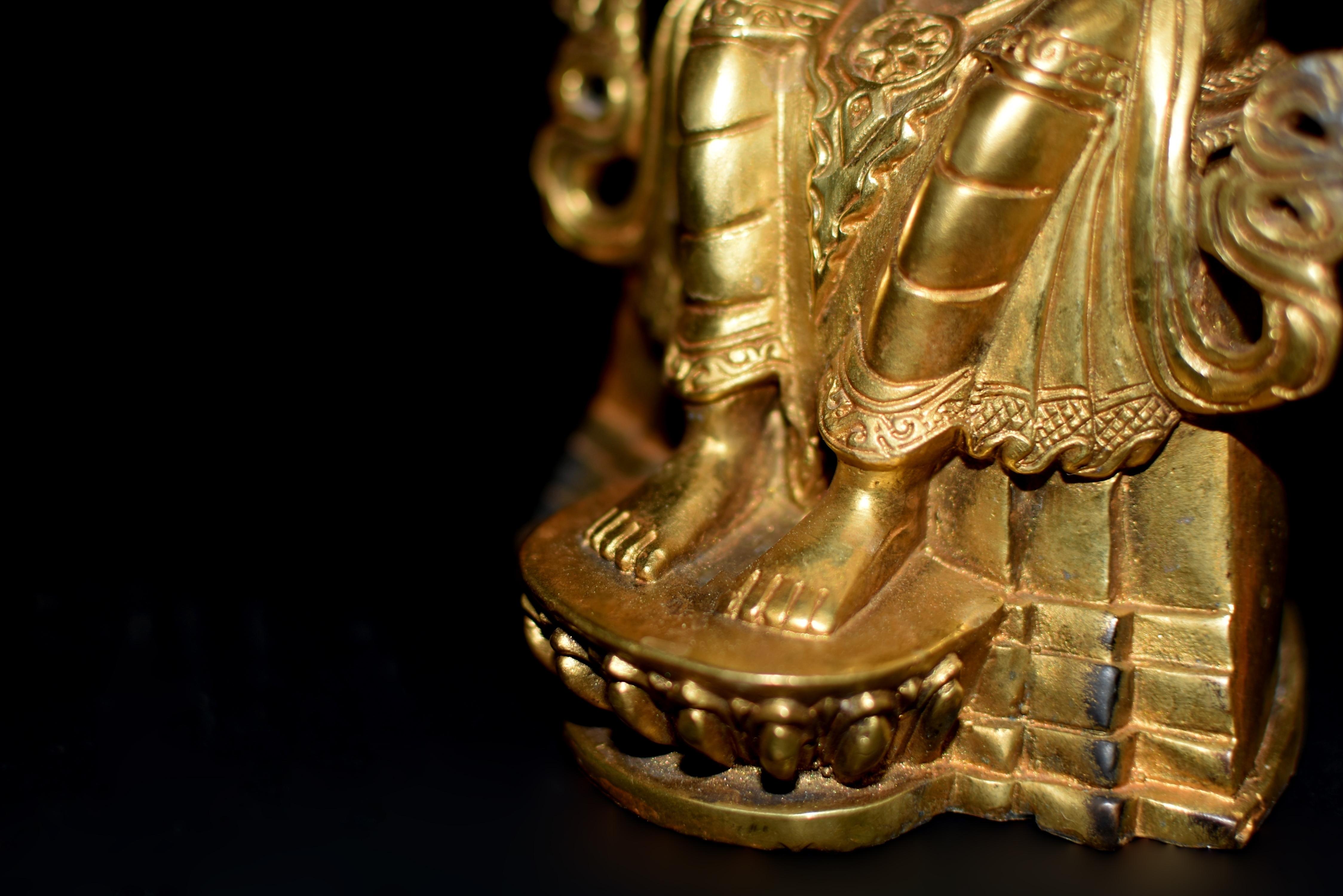 Tibetische Buddha-Statue aus vergoldeter Bronze von Maitreya Future im Angebot 5