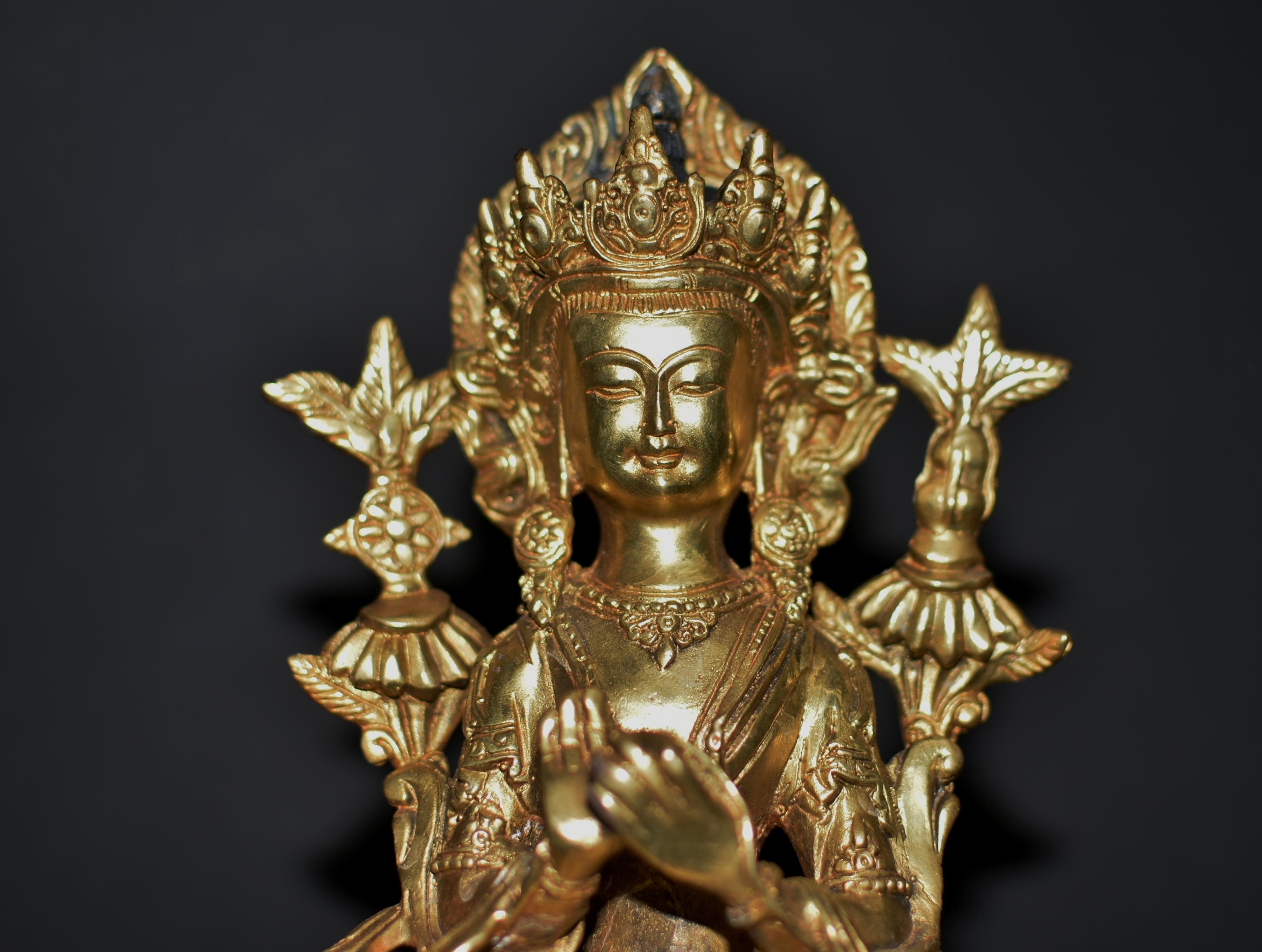 Tibetische Buddha-Statue aus vergoldeter Bronze von Maitreya Future (20. Jahrhundert) im Angebot