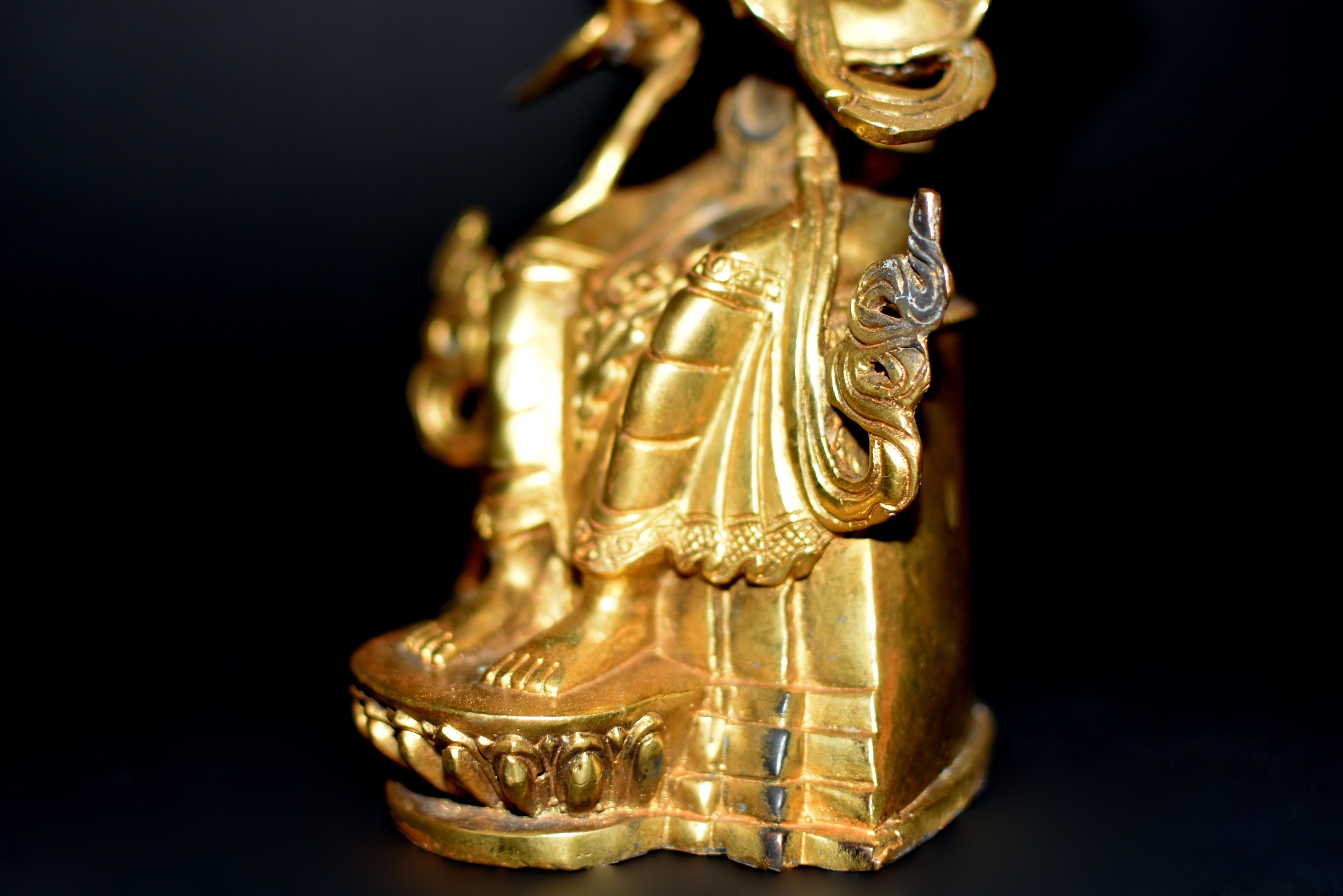Tibetische Buddha-Statue aus vergoldeter Bronze von Maitreya Future im Angebot 4