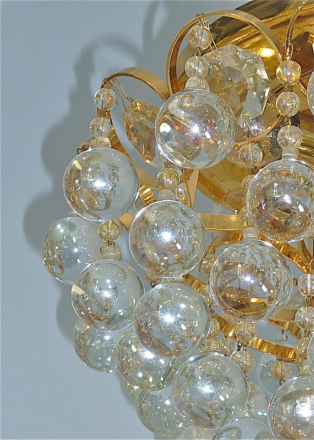 Seltener vergoldeter Palwa-Kronleuchter mit italienischen Muranoglaskugeln zur Einbaubeleuchtung, 1960er Jahre  (Deutsch) im Angebot