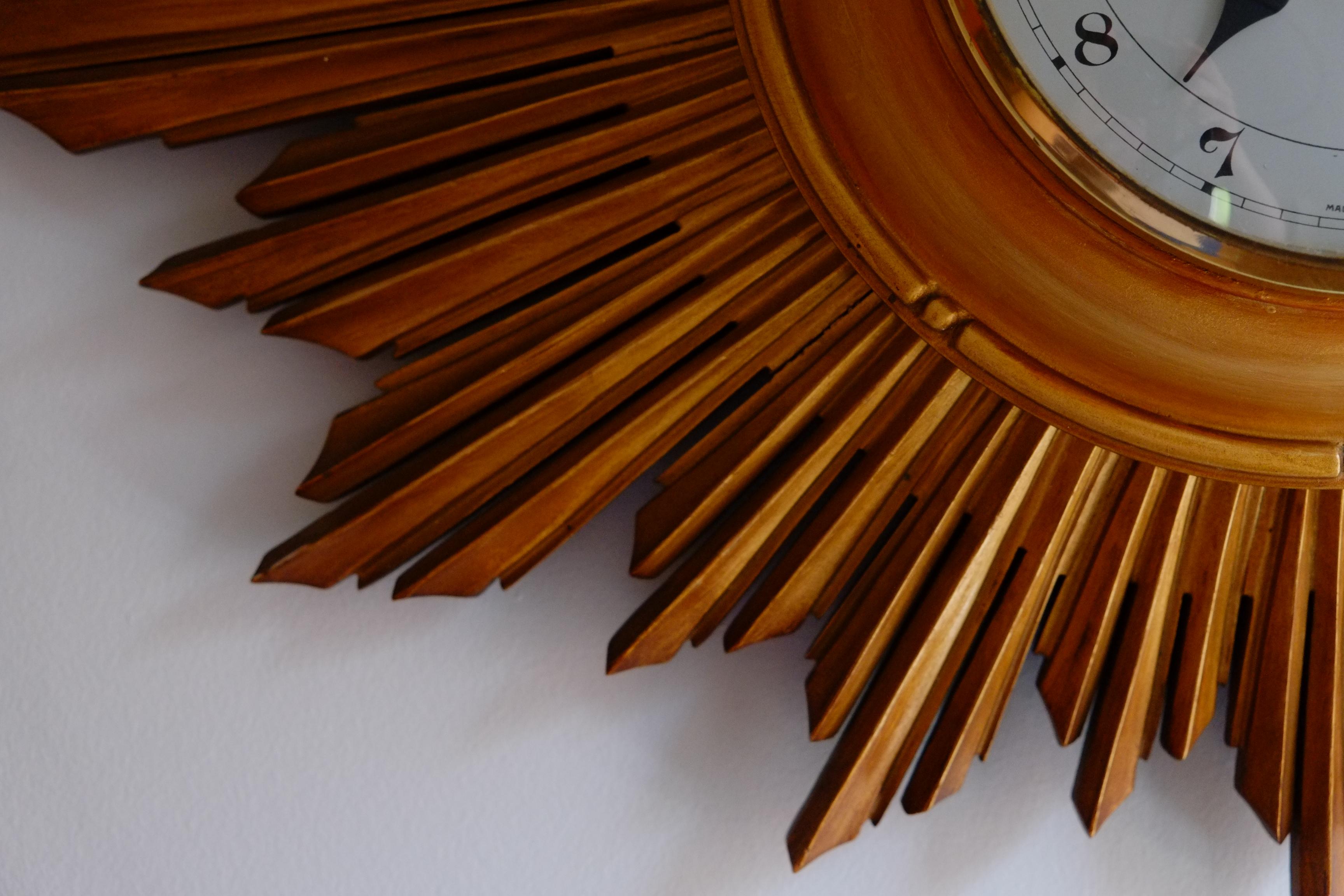 Rare Gilt Wood Smiths Gold Sunburst Wall Clock. Made in England In Good Condition For Sale In Leicester, GB