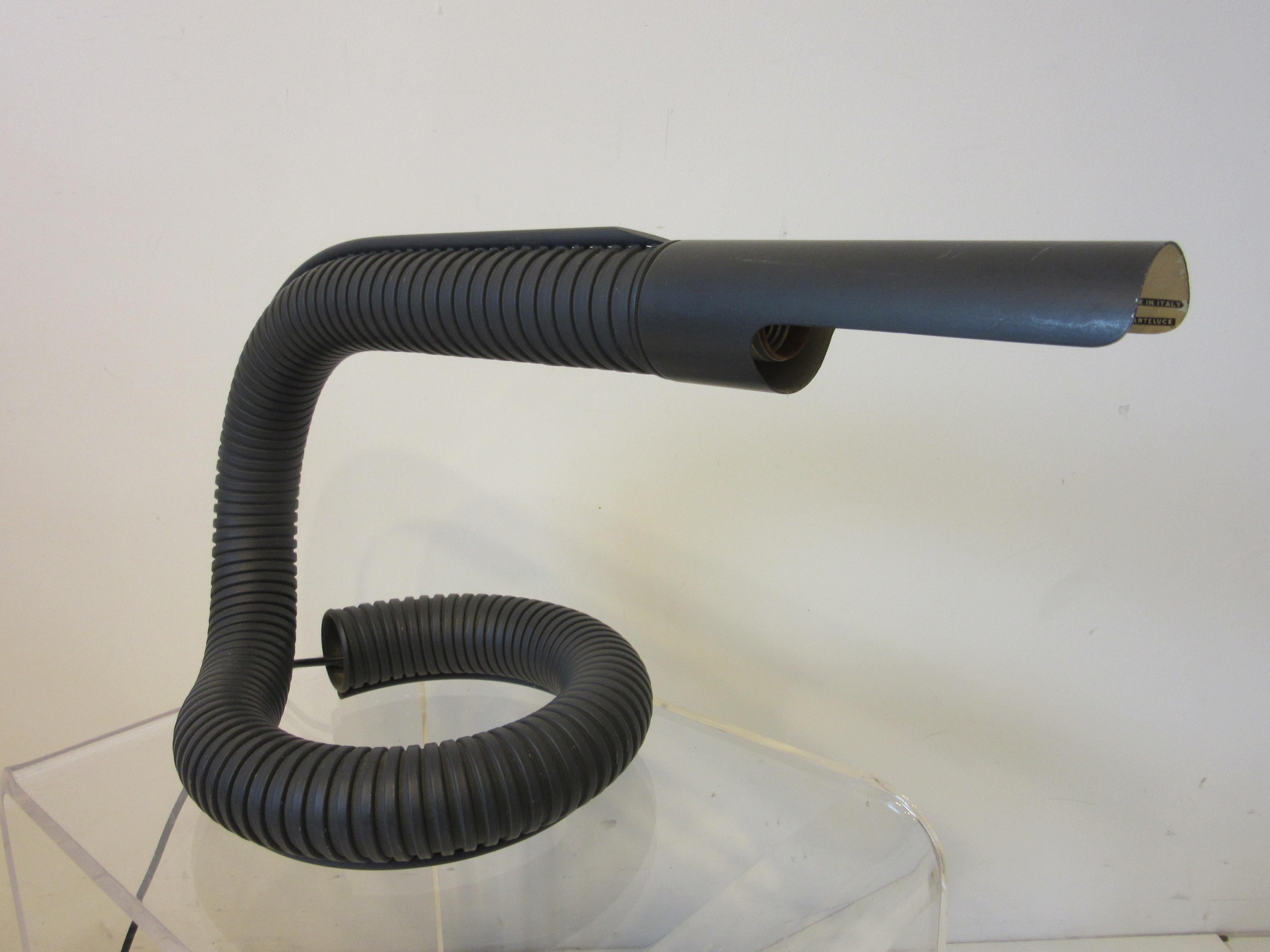Seltene Gino Sarfatti Cobra-Tischlampe von Arteluce, Italien im Angebot 5