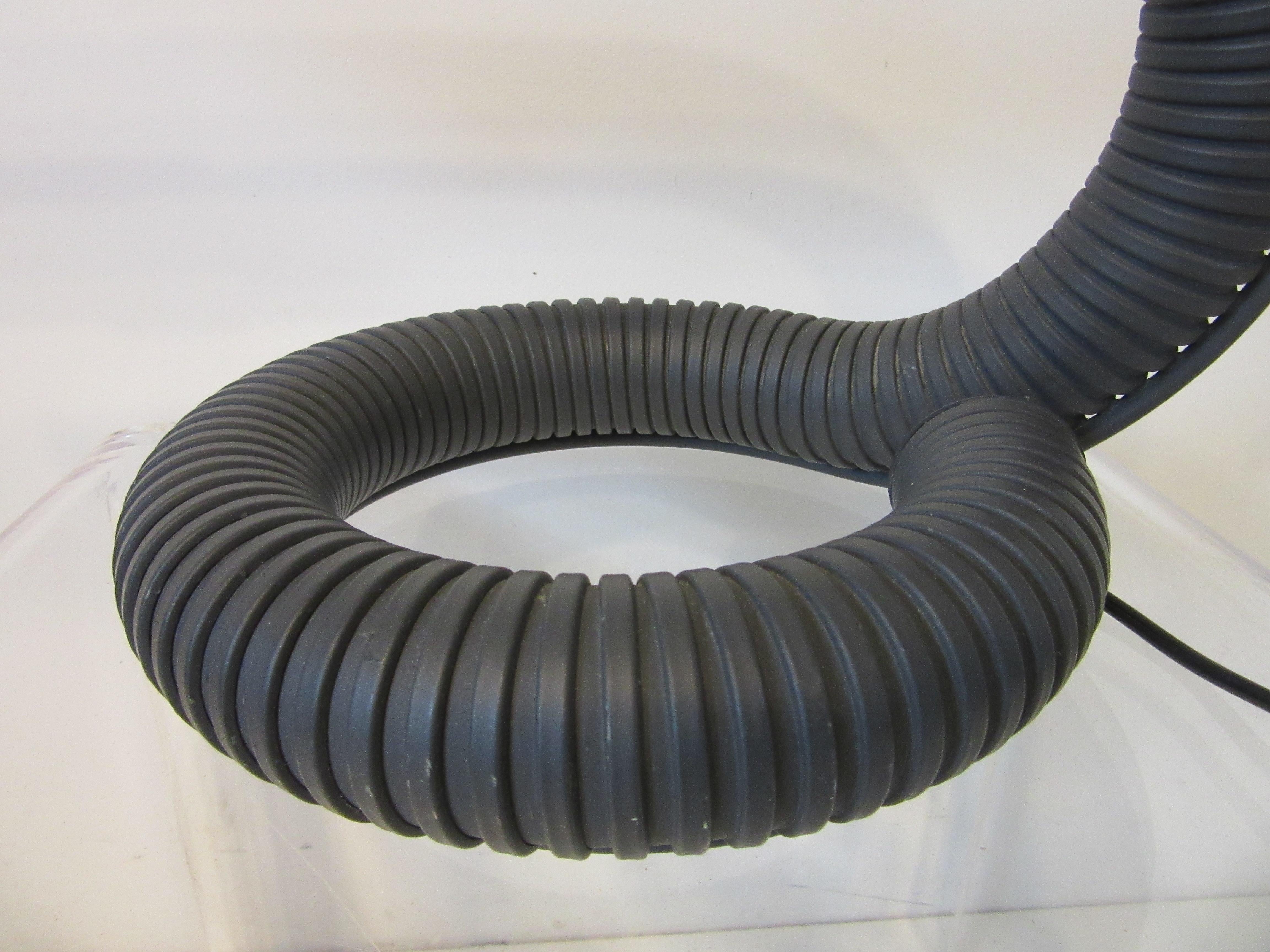 Seltene Gino Sarfatti Cobra-Tischlampe von Arteluce, Italien im Zustand „Gut“ im Angebot in Cincinnati, OH