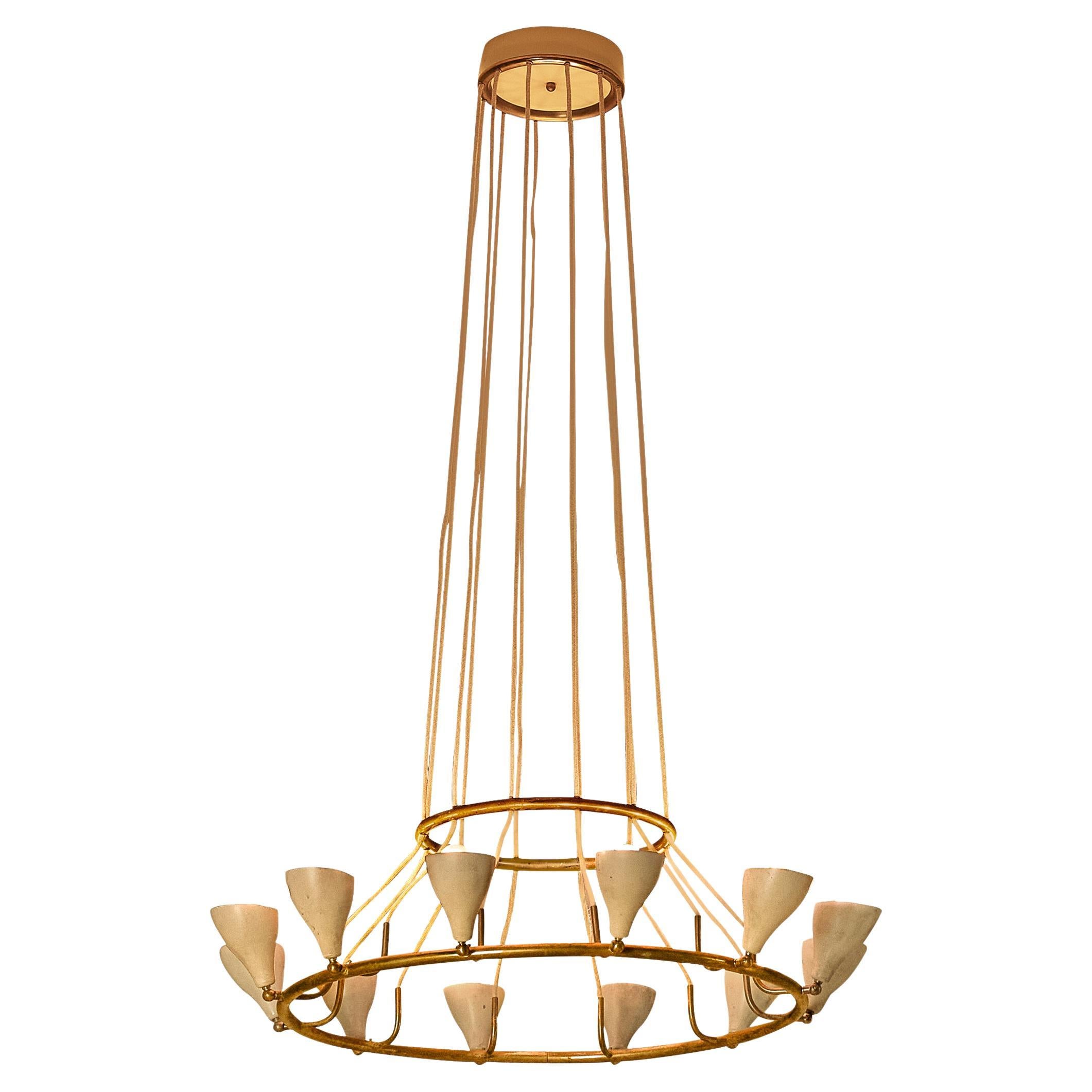 Rare lustre Gino Sarfatti for Arteluce 
2041
 en laiton avec douze abat-jours en vente