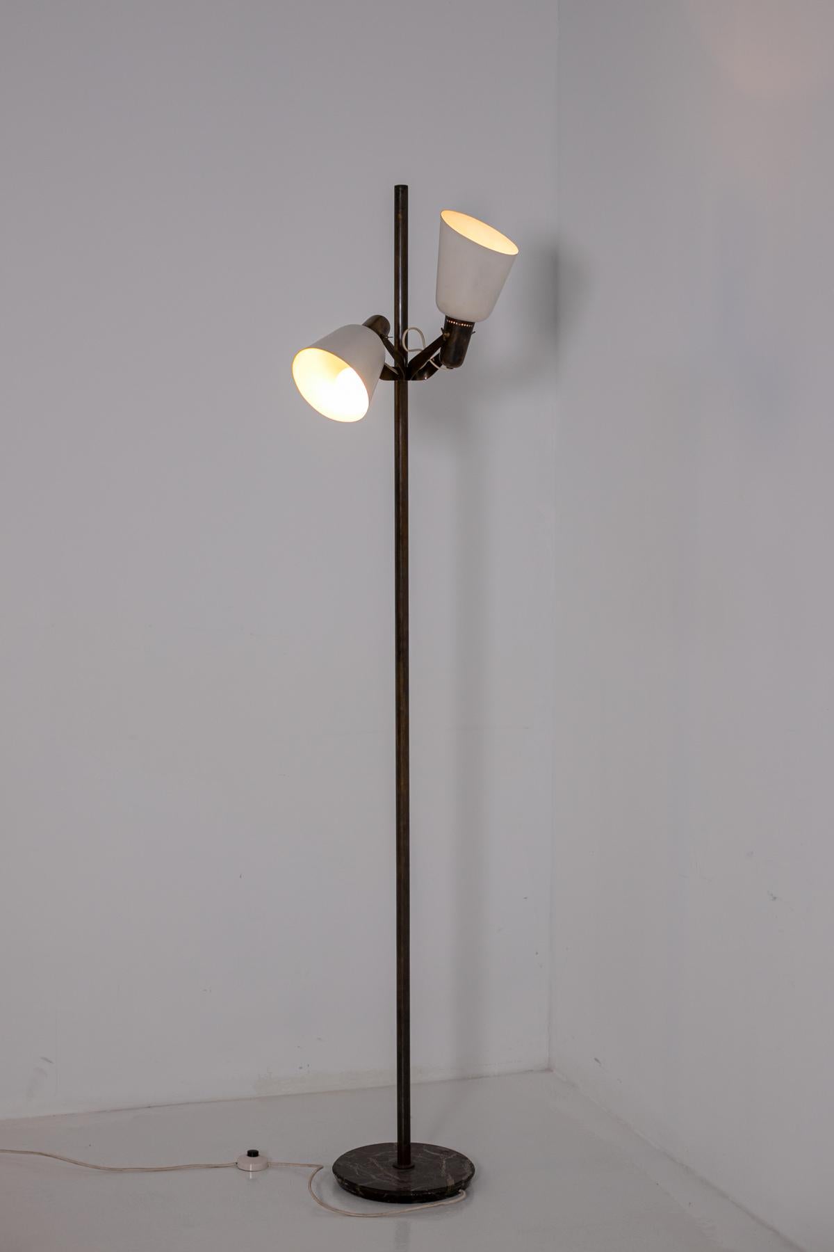 Rare floor lamp by Gino Sarfatti for the ArteLuce manufactory from the 1950s.
Made with marble base and brass floor lamp and two white painted aluminum lamp holders. The brass structure enjoys a beautiful patina. The lamp holders are adjustable