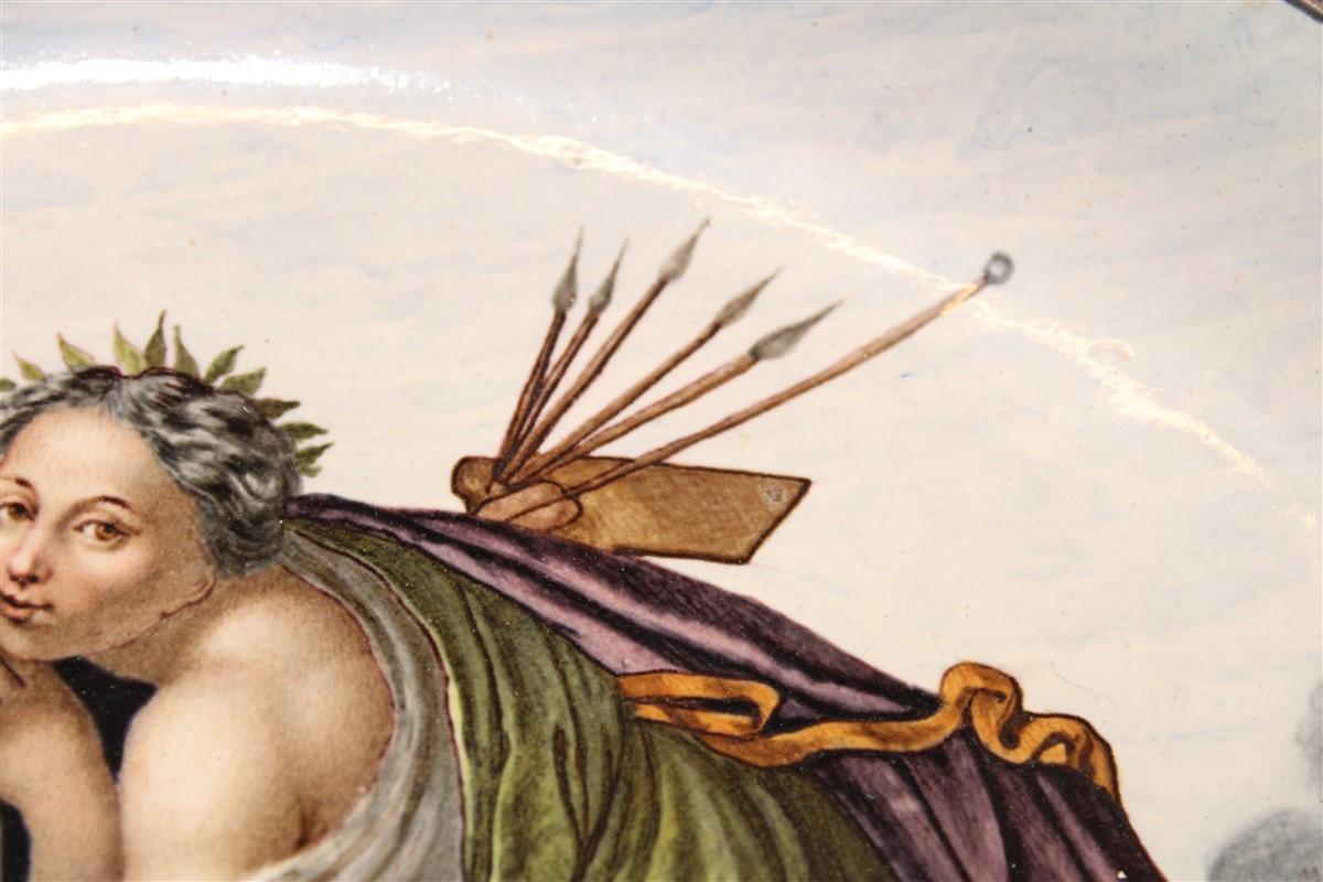 Raro piatto Ginori in porcellana dipinta 1860 Italia con allegoria di donne in vendita 1