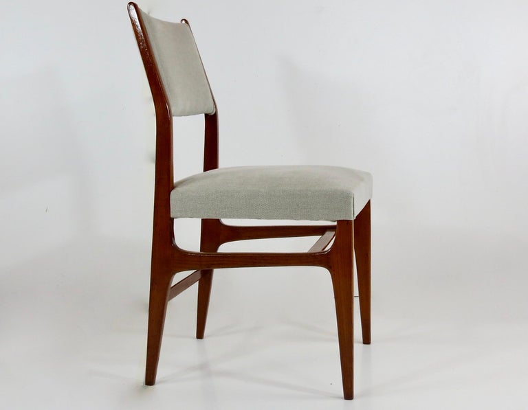 A very rare Gio Ponti iconic chair, n. 602 by Cassina
oak and re-upholstery in ivory cotton
this model was manufactured by Cassina, Meda as a variation on Ponti's legendary 