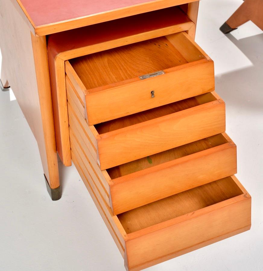 Seltener Gio Ponti Verwaltungs-Schreibtisch (Formica) im Angebot