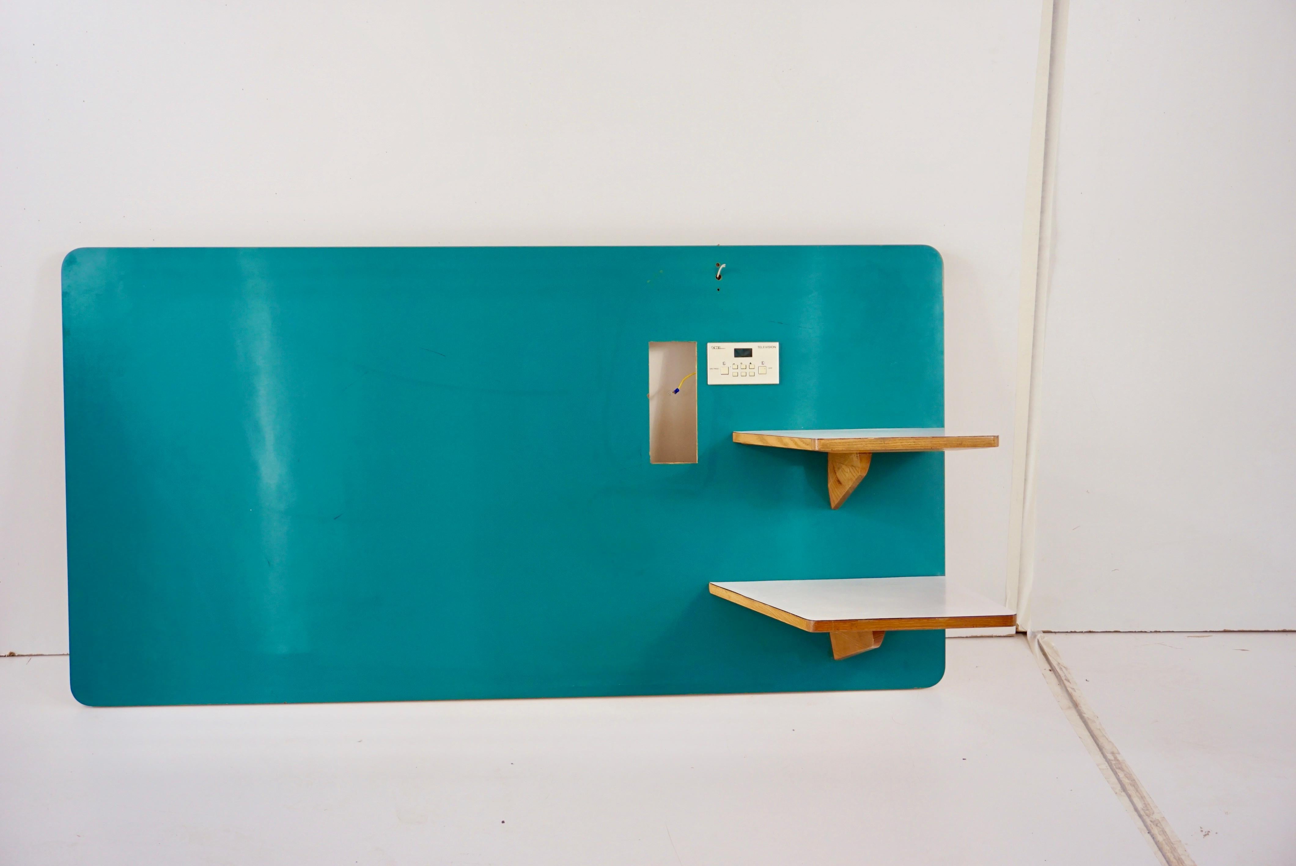 A single Gio Ponti formica and brushed metal headboard
from the Hotel Parco dei Principi, Roma 1964.
with two angular shelves.original tv plate controller and a hole for electrical outlets
white and green laminate
manufactured by Giordano