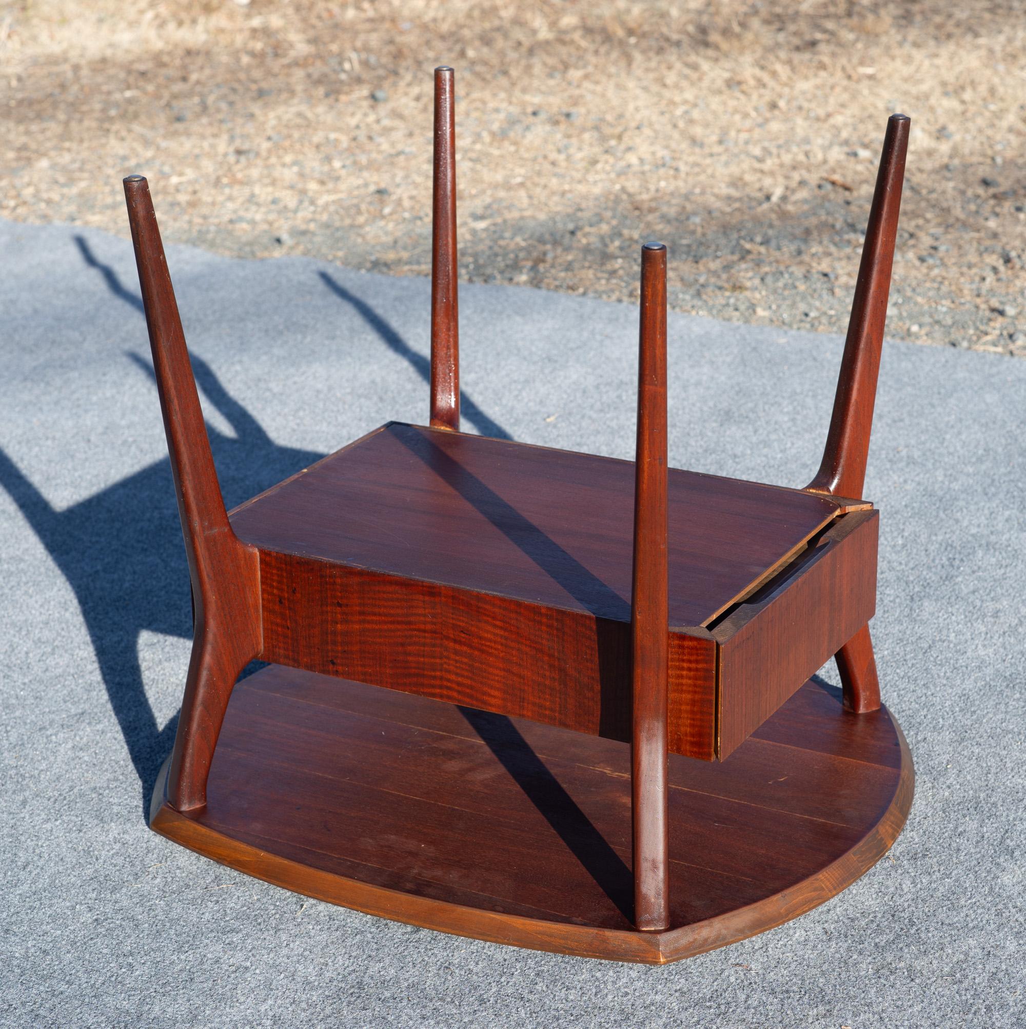 Rare table d'appoint à deux niveaux avec tiroir en acajou de Gio Ponto pour Singer & Sons en vente 6
