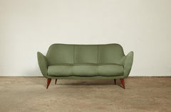 Rare canapé Perla de Giulia Veronesi, tissu vert, ISA Bergamo, Italie, années 1950