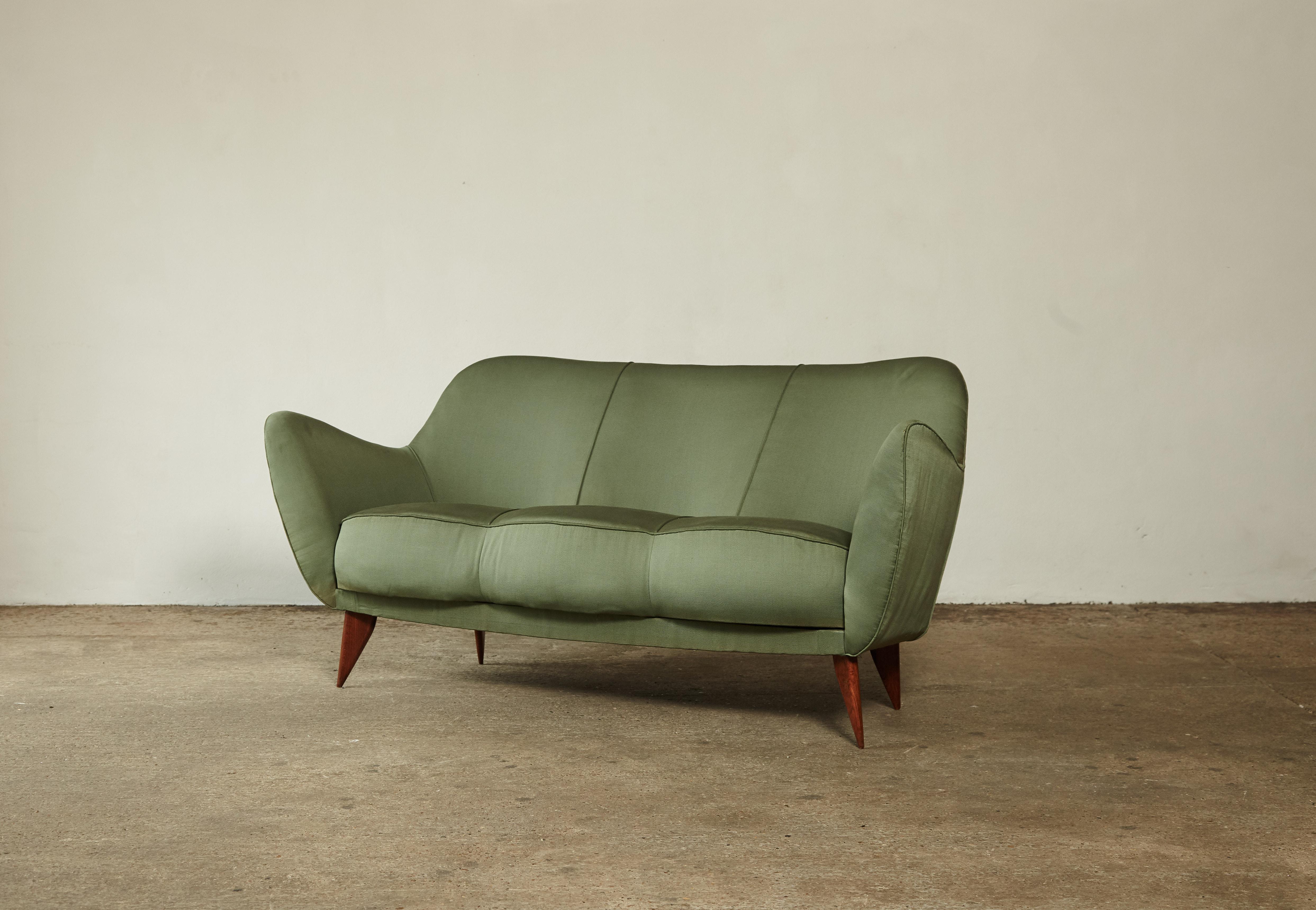 Mid-Century Modern Rare canapé Perla de Giulia Veronesi, tissu vert, ISA Bergamo, Italie, années 1950 en vente