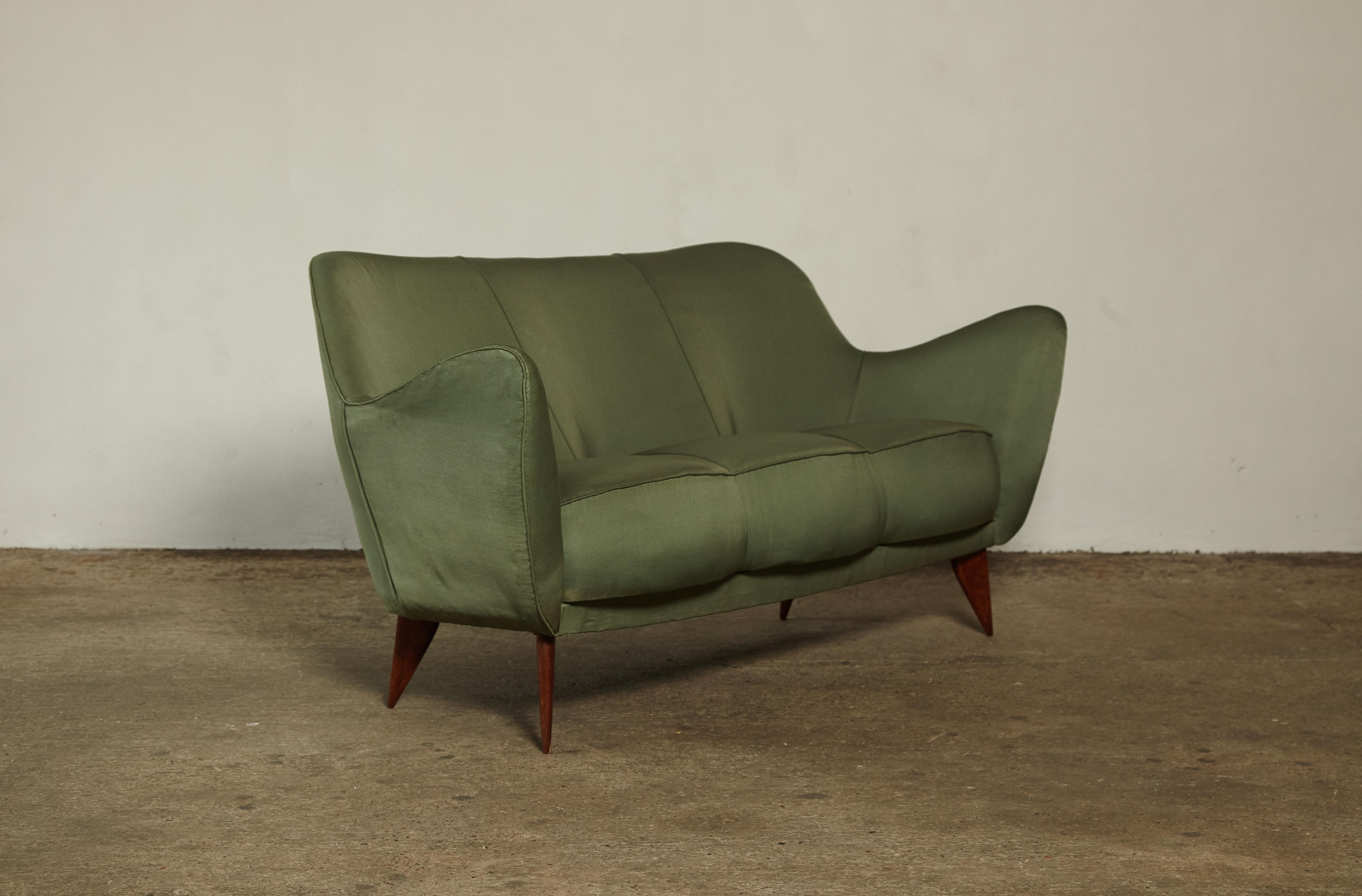 Seltenes Giulia Veronesi Perla-Sofa, grüner Stoff, ISA Bergamo, Italien, 1950er Jahre (Italienisch) im Angebot