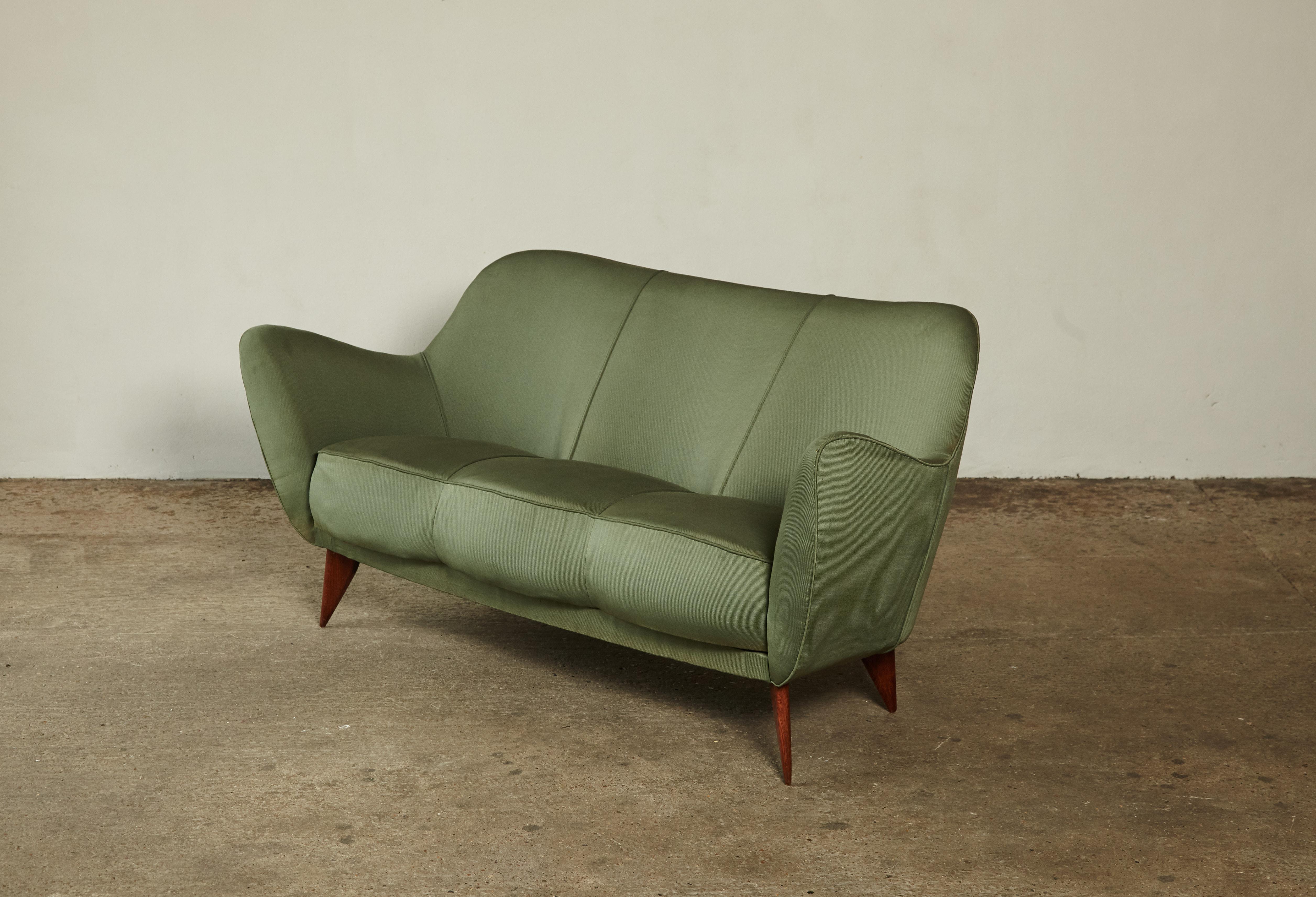 Rare Giulia Veronesi Perla Sofa, Green Fabric, ISA Bergamo, Italy, 1950s In Good Condition For Sale In London, GB