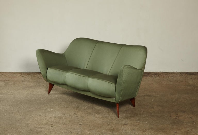 Rare Giulia Veronesi Perla Sofa, Green Fabric, ISA Bergamo, Italy, 1950s For Sale 1