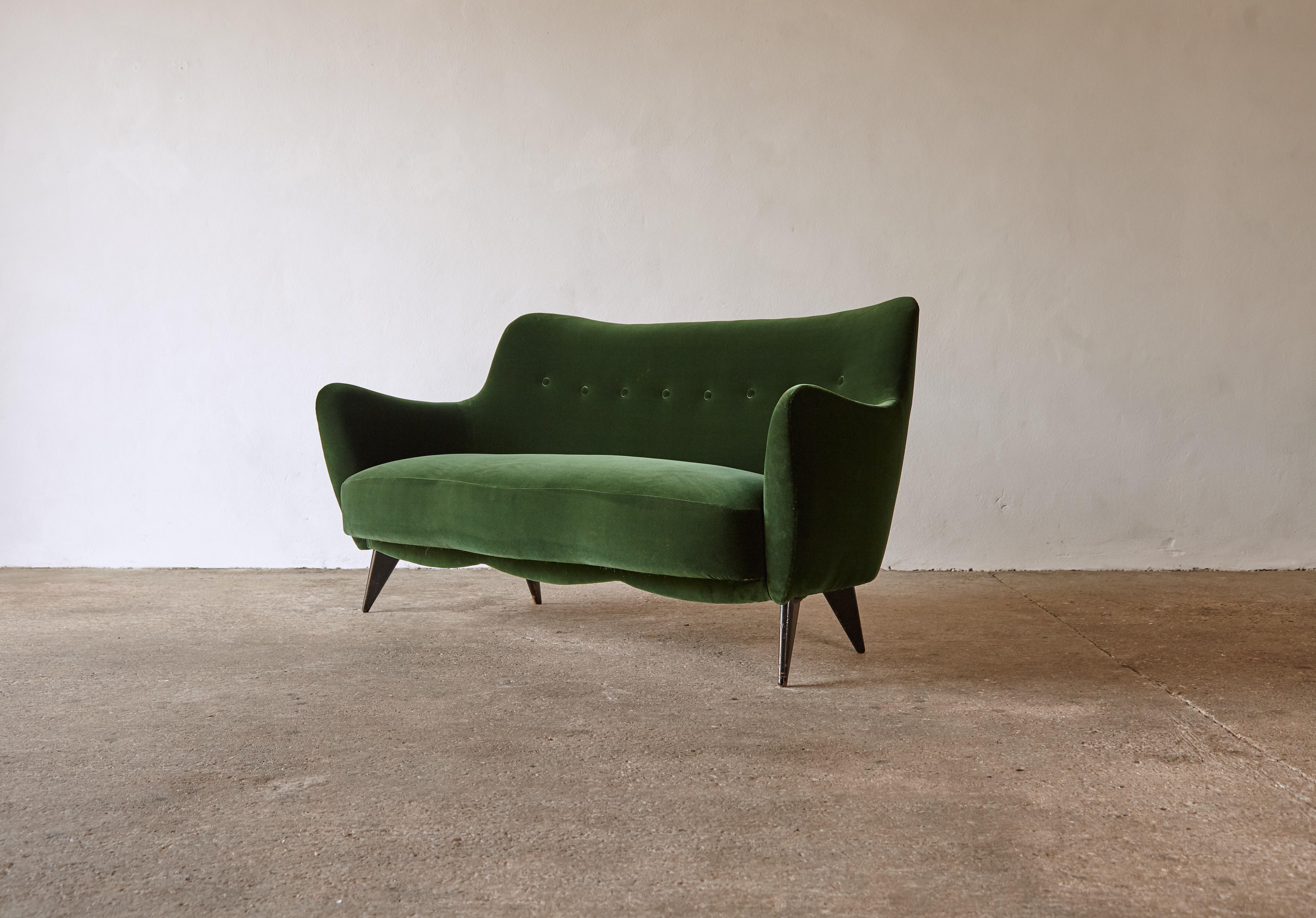 Mid-Century Modern Rare Giulia Veronesi Perla Sofa, ISA Bergamo, Newly Re-Upholstered, Italy, 1950s