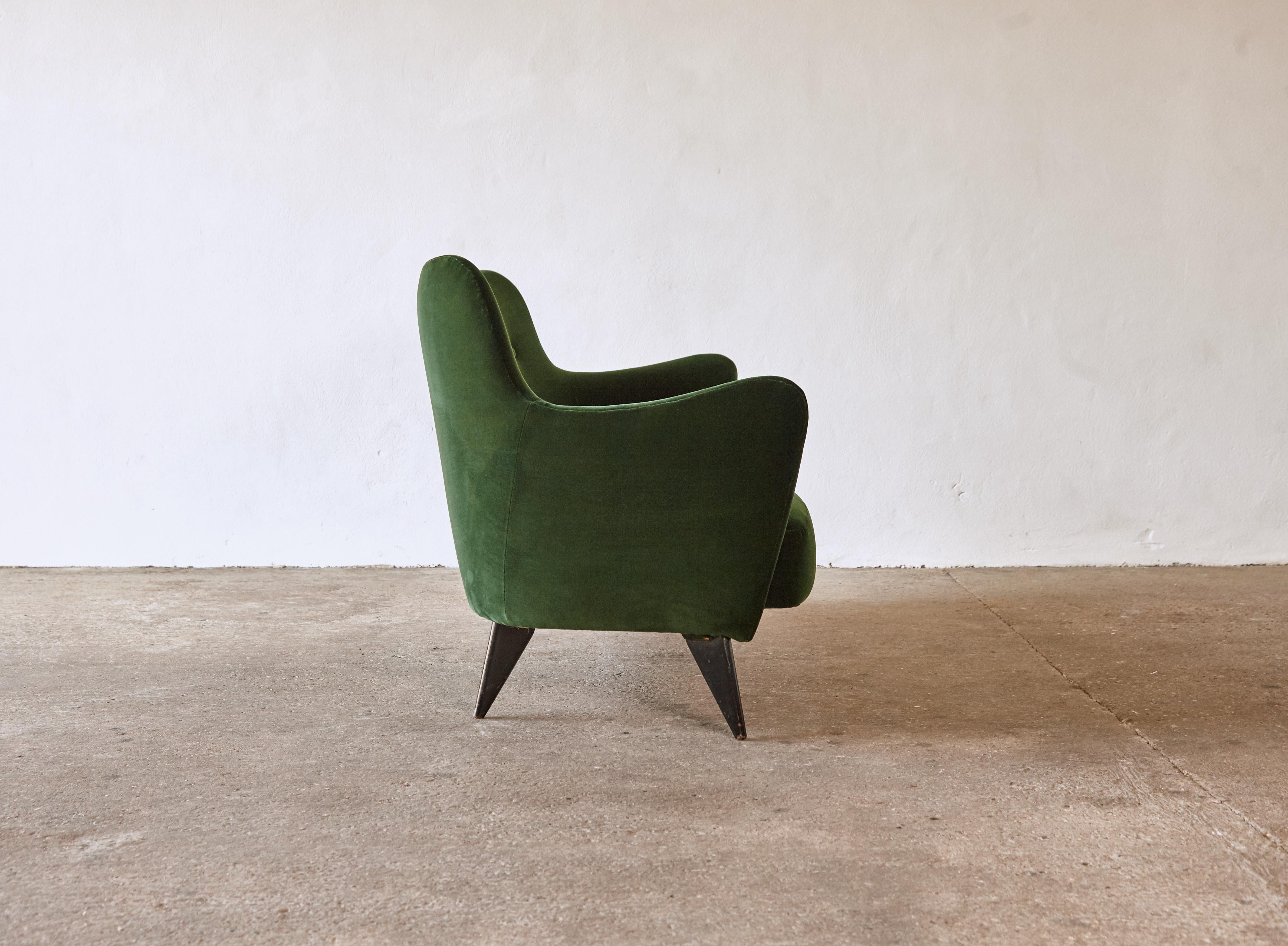 Rare Giulia Veronesi Perla Sofa, ISA Bergamo, Newly Re-Upholstered, Italy, 1950s In Good Condition In London, GB