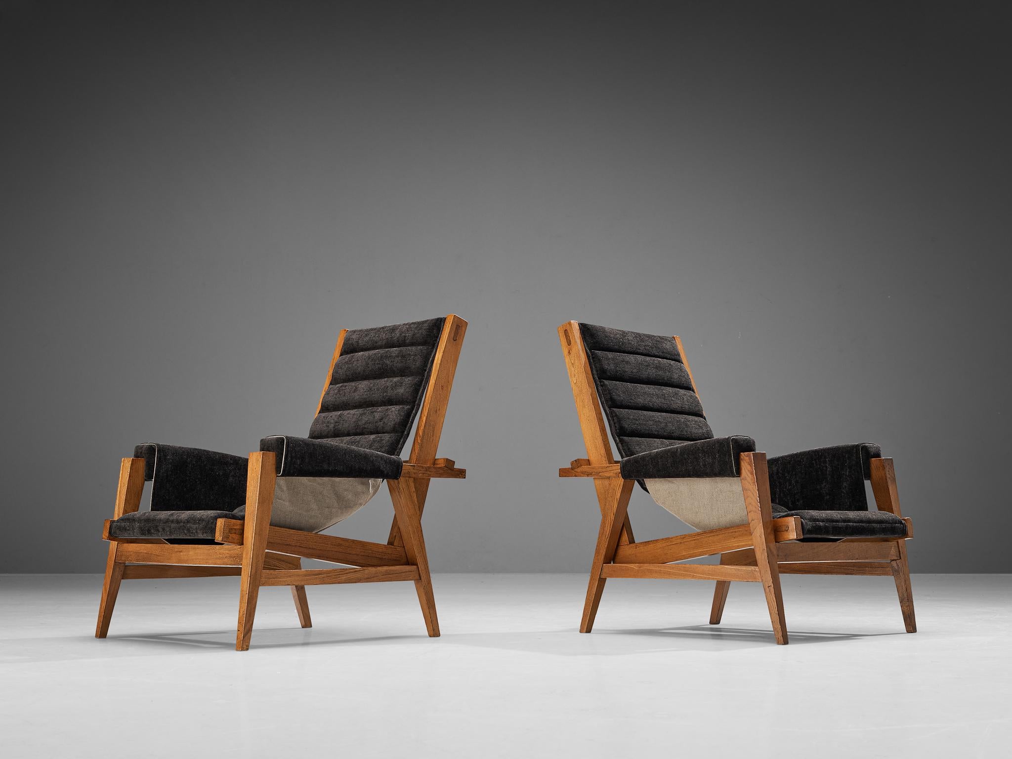 Giulio Alchini, pair of easy chairs, elm, reupholstered in Dedar 'Belsuede' chenille, Italy, 1950s

These extremely rare armchairs are designed by the Italian artist Giulio Alchini. A streamlined design that stems from the designer's interest in