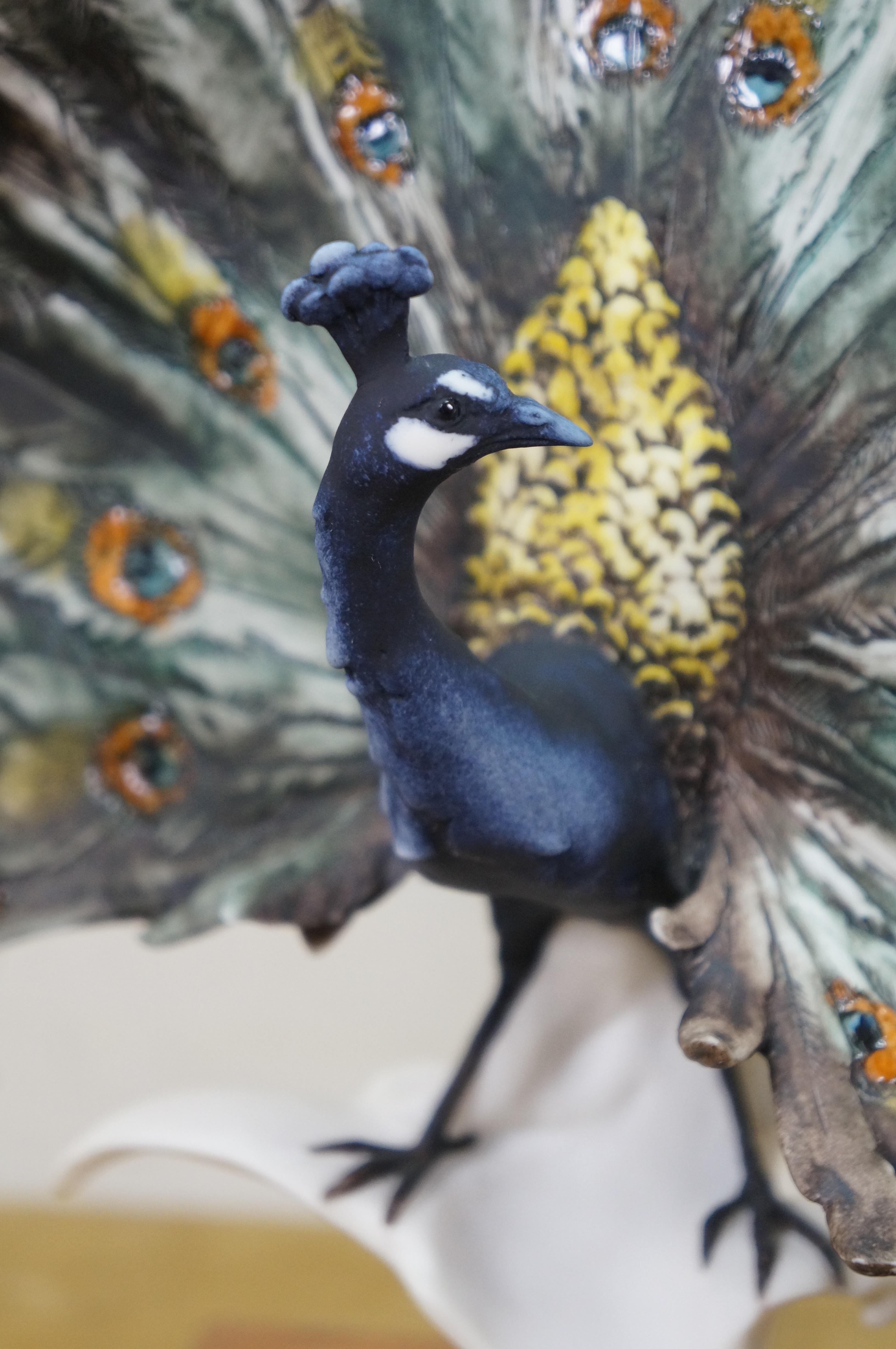 Rare Giuseppe Armani Signed Capodimonte Peacock 0720 Figurine & Shadowbox Case In Good Condition For Sale In Dayton, OH