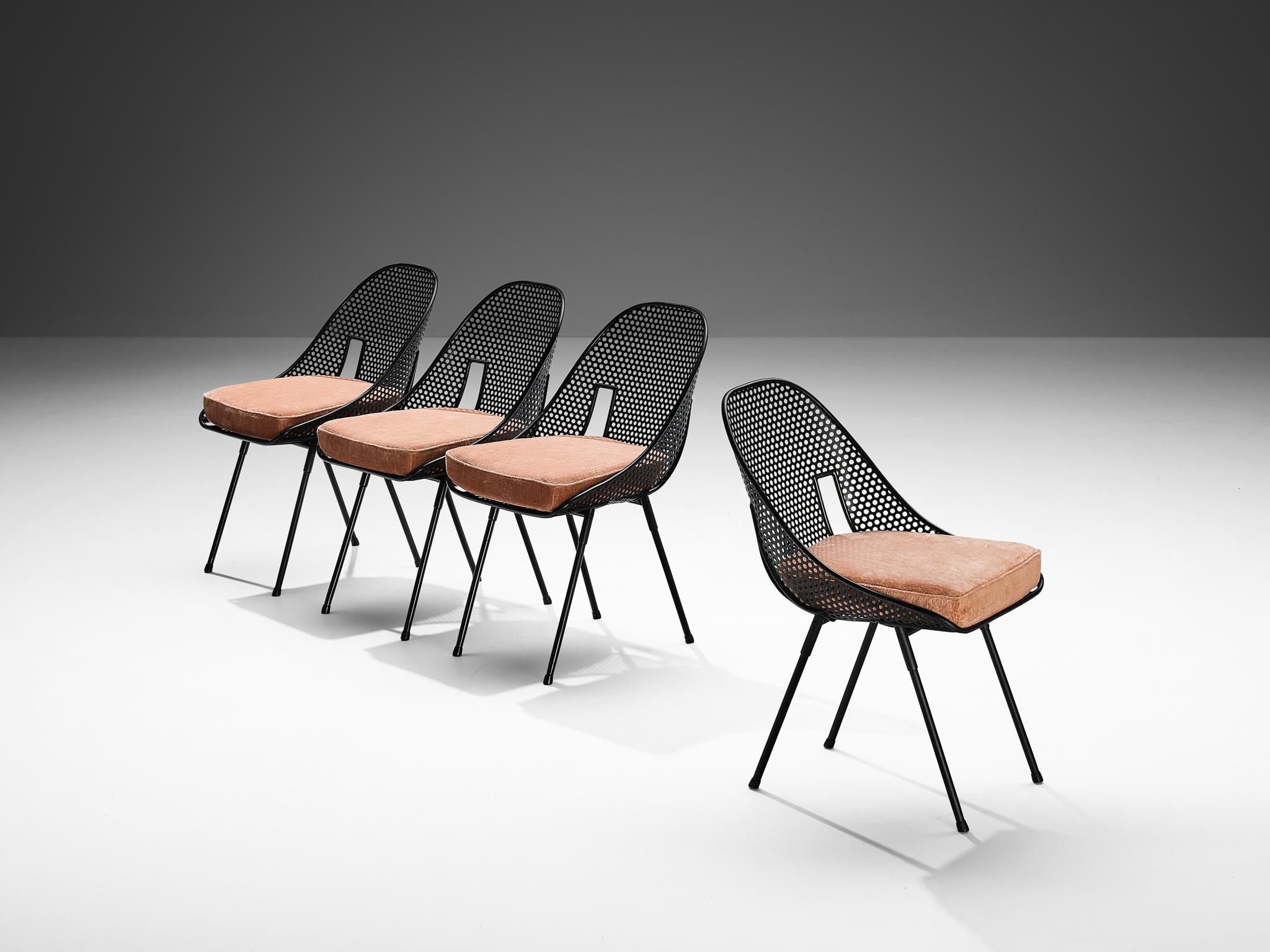 Raro juego de cuatro sillas de comedor Giuseppe De Vivo de metal perforado negro en venta 3
