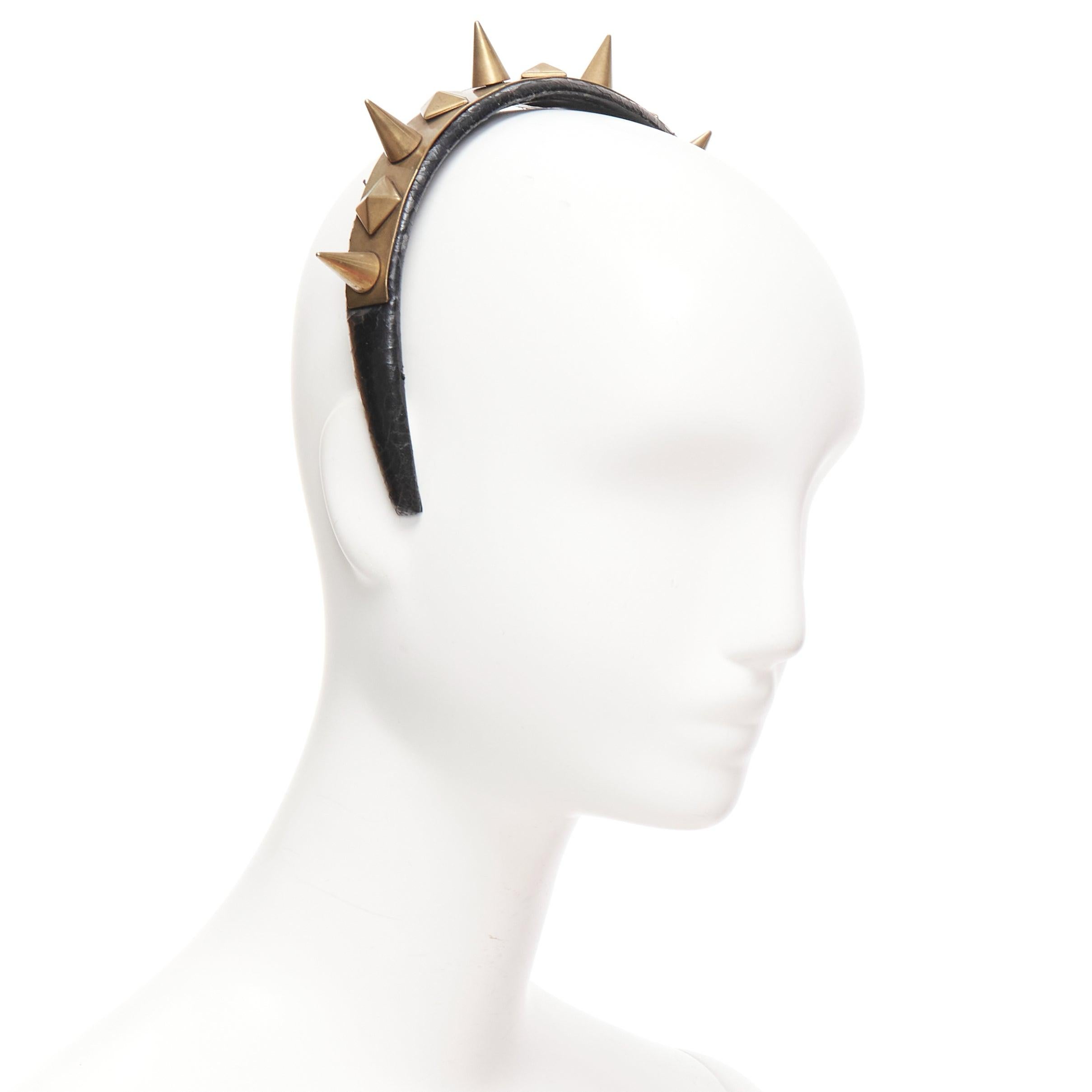 rare GIVENCHY Riccardo Tisci antique gold spike black leather headband
Reference: LNKO/A02378
Brand: Givenchy
Designer: Riccardo Tisci
Material: Leather, Metal
Color: Black, Gold
Pattern: Solid
Closure: Slip On
Lining: Black