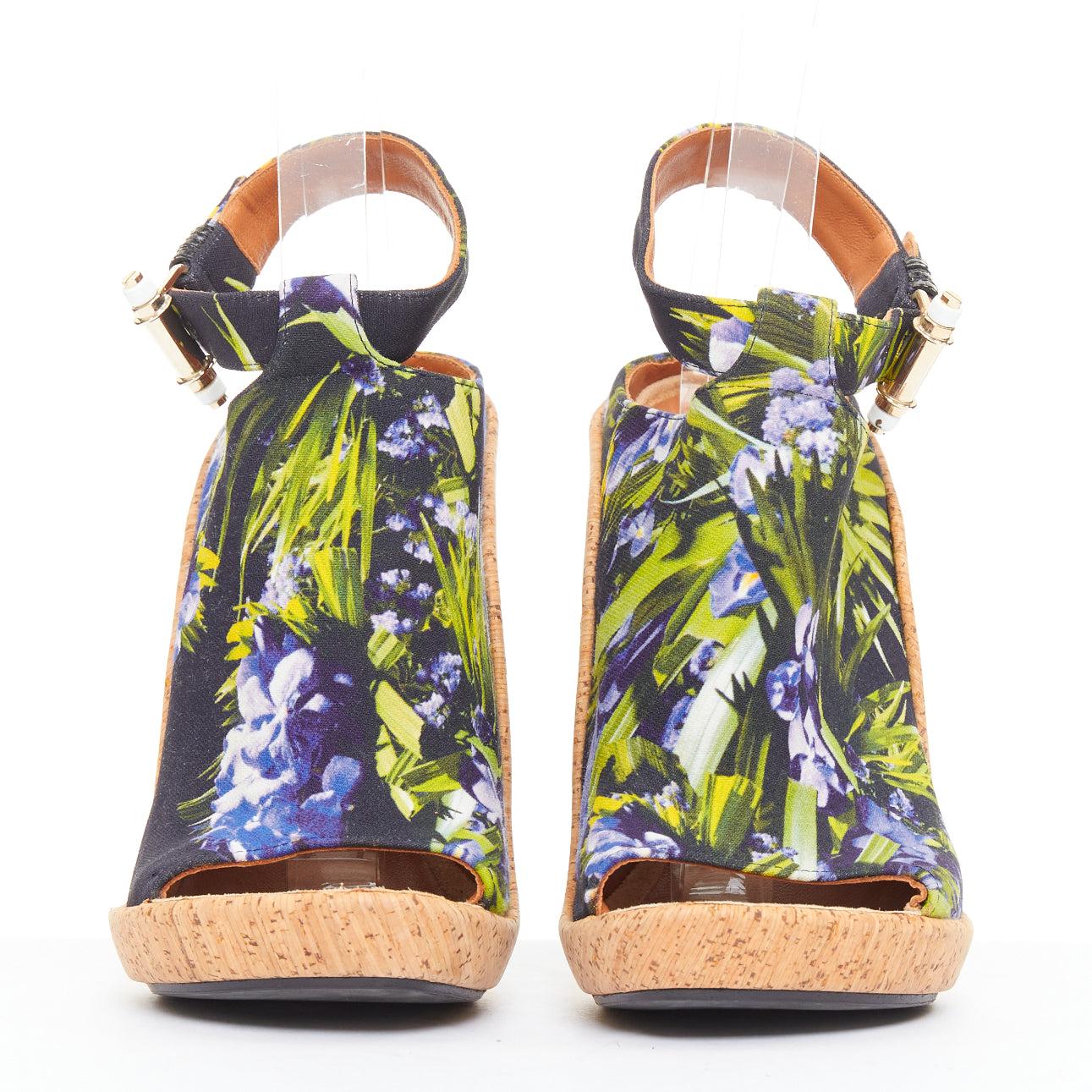 Gris rare GIVENCHY Riccardo Tisci Runway violet floral toile liège talons hauts EU38 en vente