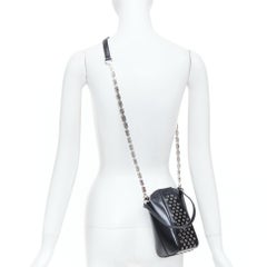 Seltene GIVENCHY Runway Antigona Hobo-Tasche aus vertikal genarbtem silbernem Kalbsleder mit Ösen