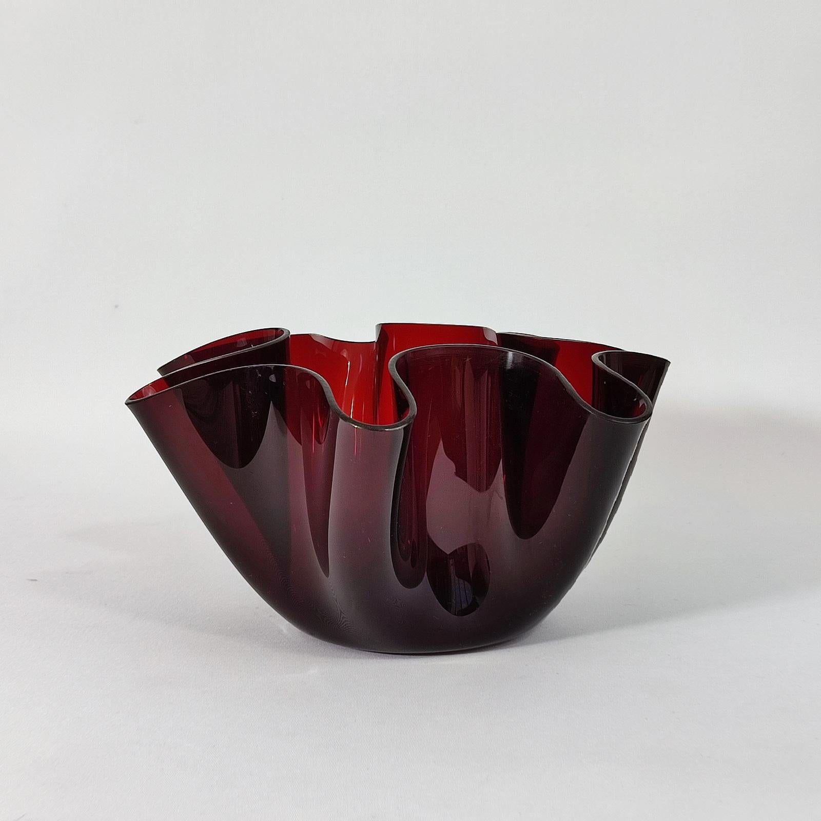 Fontana Arte Rare Cartoccio Vase in Ruby Red Glass In Excellent Condition For Sale In Bochum, NRW