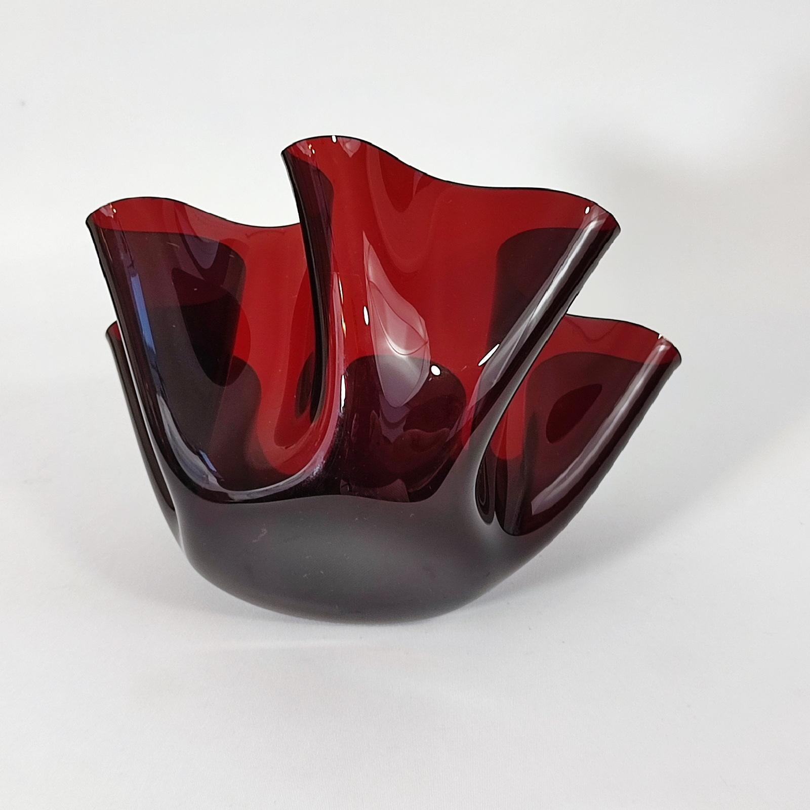 Fontana Arte Rare Cartoccio Vase in Ruby Red Glass For Sale 2