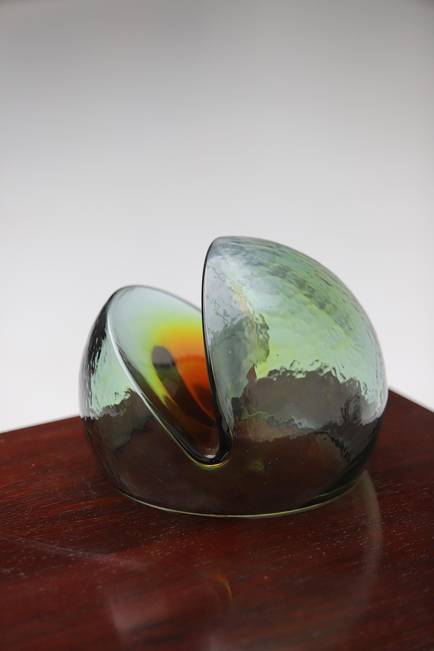 Rare glass sculpture / letter holder by Toni Zuccheri for VeArt, 1970s Italy. 3