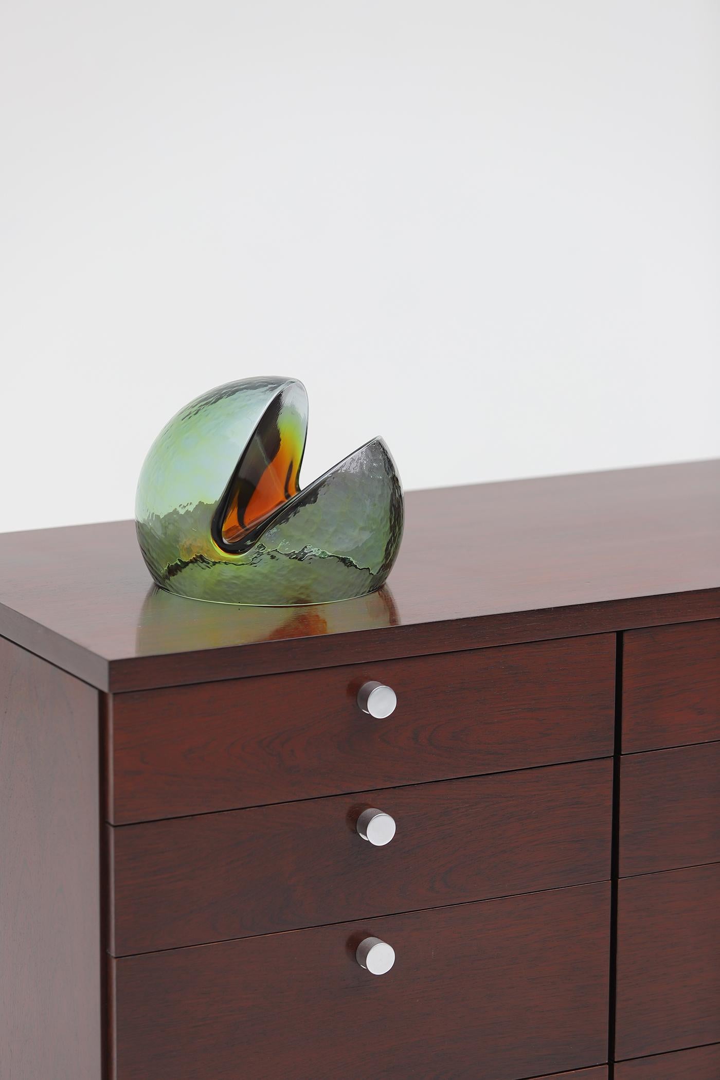 Rare glass sculpture / letter holder by Toni Zuccheri for VeArt, 1970s Italy. 1