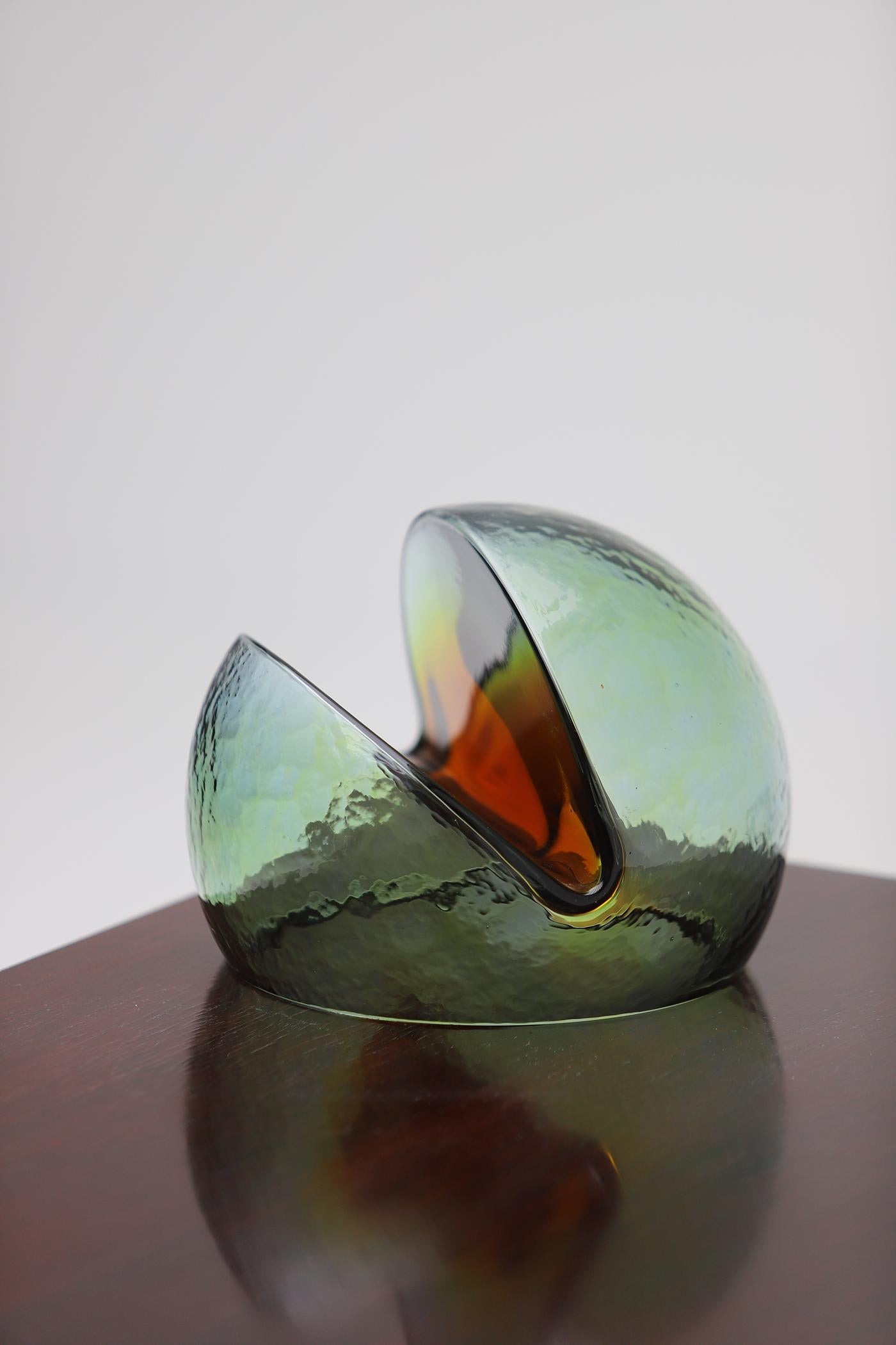 Rare glass sculpture / letter holder by Toni Zuccheri for VeArt, 1970s Italy. 2