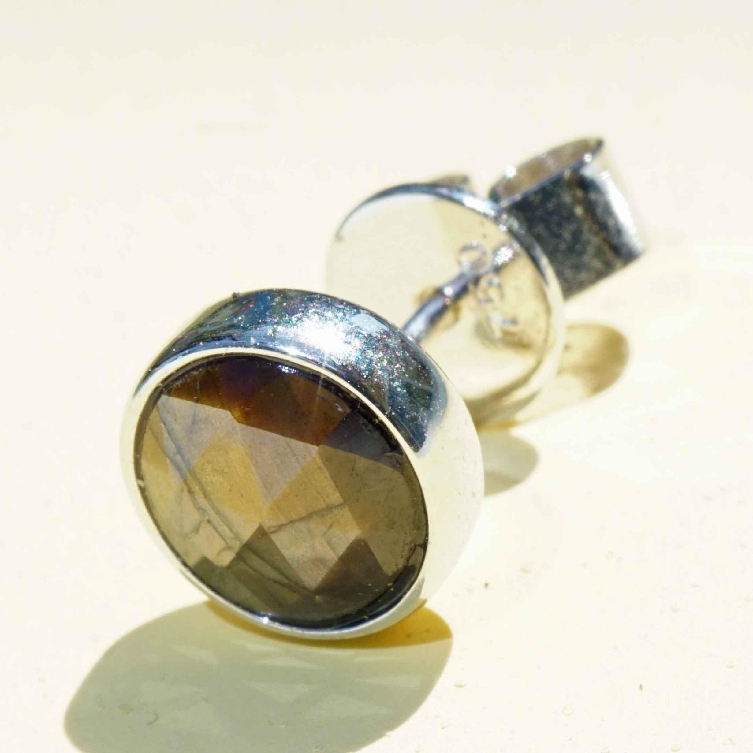 untreated single ear stud with a rare AAA+ gold-colored sapphire, approx. 1.04 ct, mirror-cut, in 750 white gold, approx. 7 mm in diameter, in chaton setting, untreated, amazing natural color, special for men or woman, unisex jewellery,