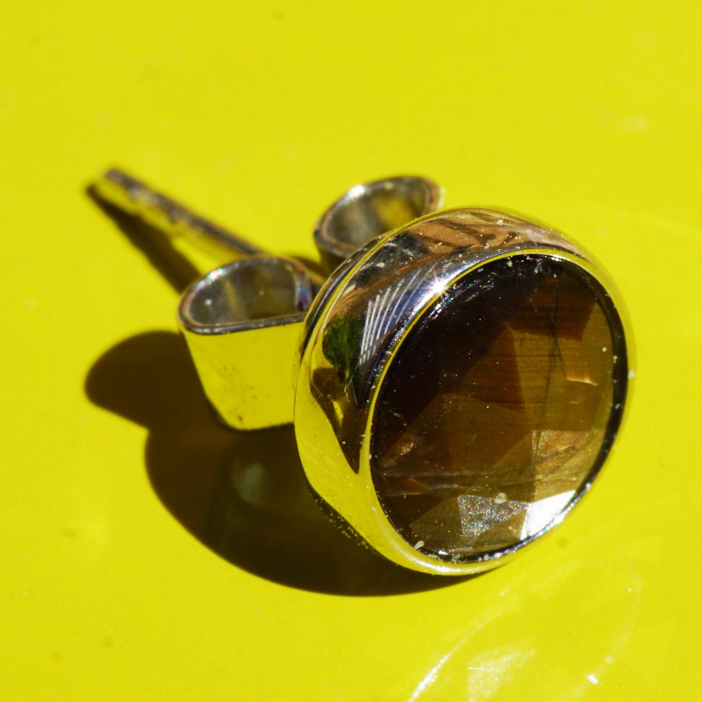 Rose Cut Rare gold colored Sapphire Single Ear Stud 1.04 ct AAA+ handmade solid Chaton For Sale