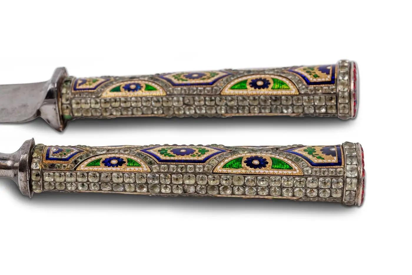 Rare service à découper en or, émail et bijoux en vente 4