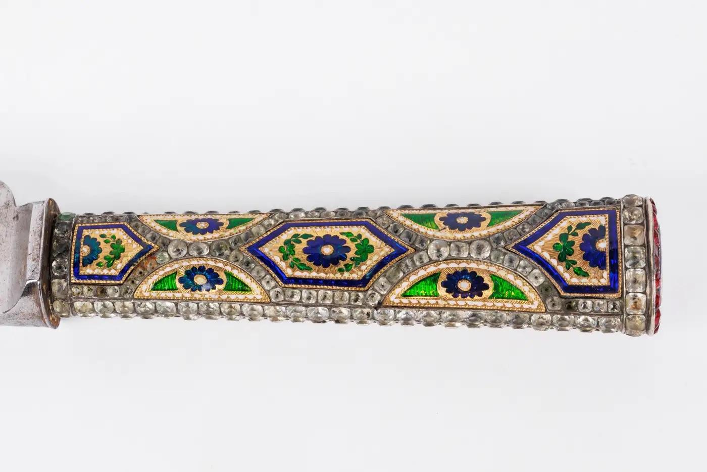 Rare service à découper en or, émail et bijoux en vente 12