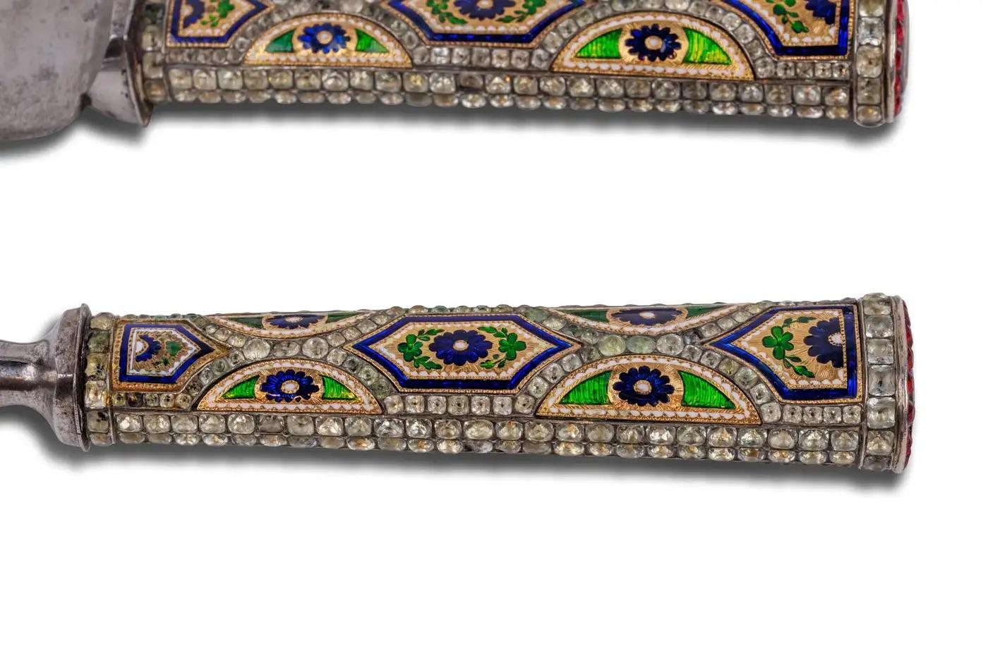 Rare service à découper en or, émail et bijoux en vente 3