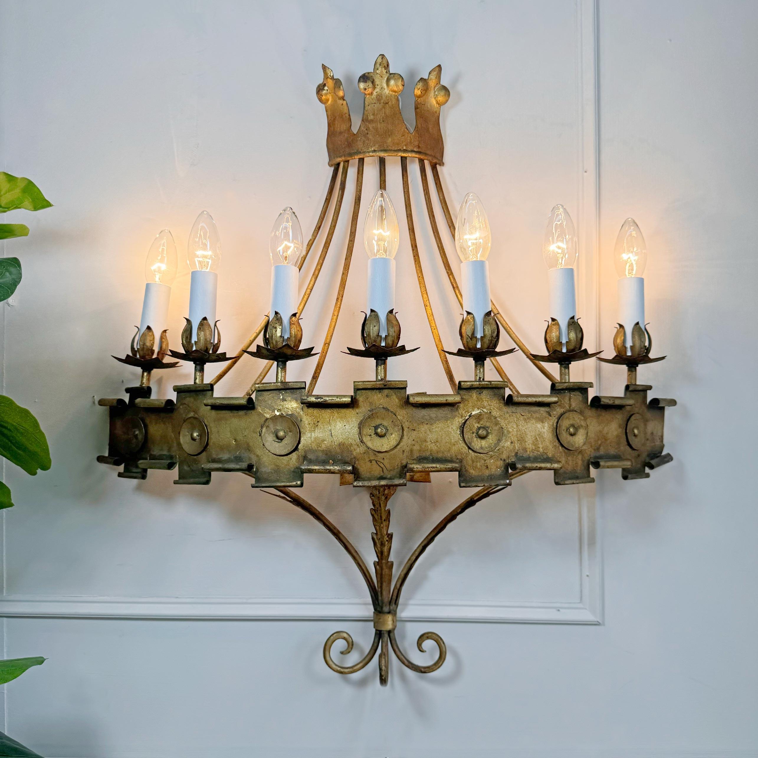 Seltene spanische Ferro-Wandleuchte aus Gold in Großformat, selten (Barock) im Angebot