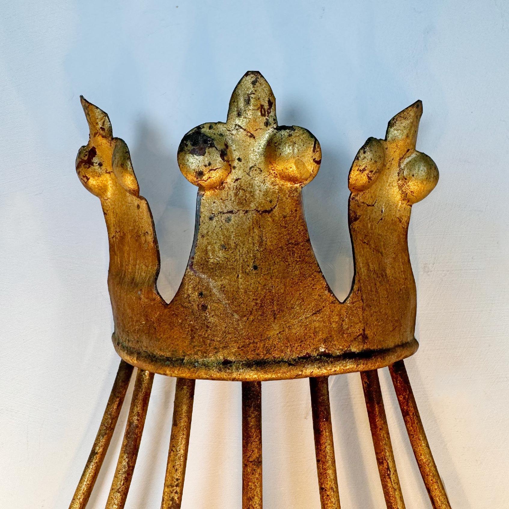 Seltene spanische Ferro-Wandleuchte aus Gold in Großformat, selten (Spanisch) im Angebot