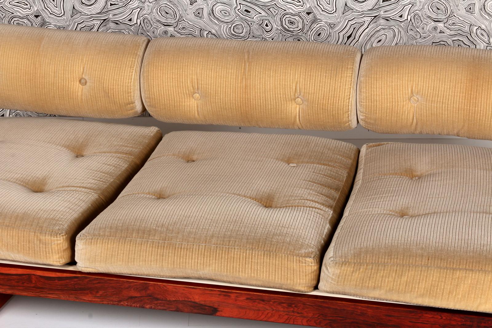 rare golden cord velvet GS195 daybed by Gianni Songia for Sormani Italy sofa bed 6