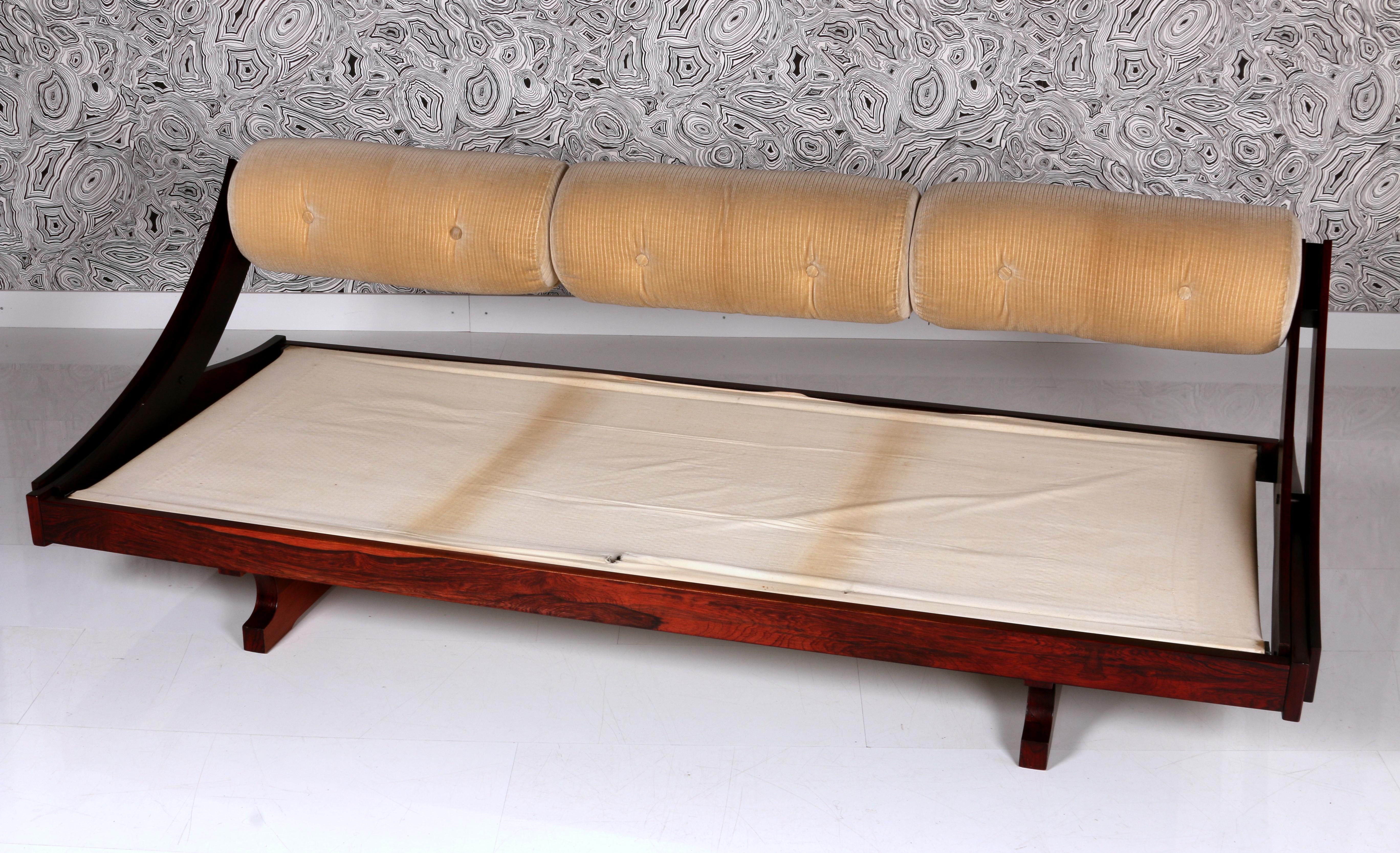 rare golden cord velvet GS195 daybed by Gianni Songia for Sormani Italy sofa bed 10