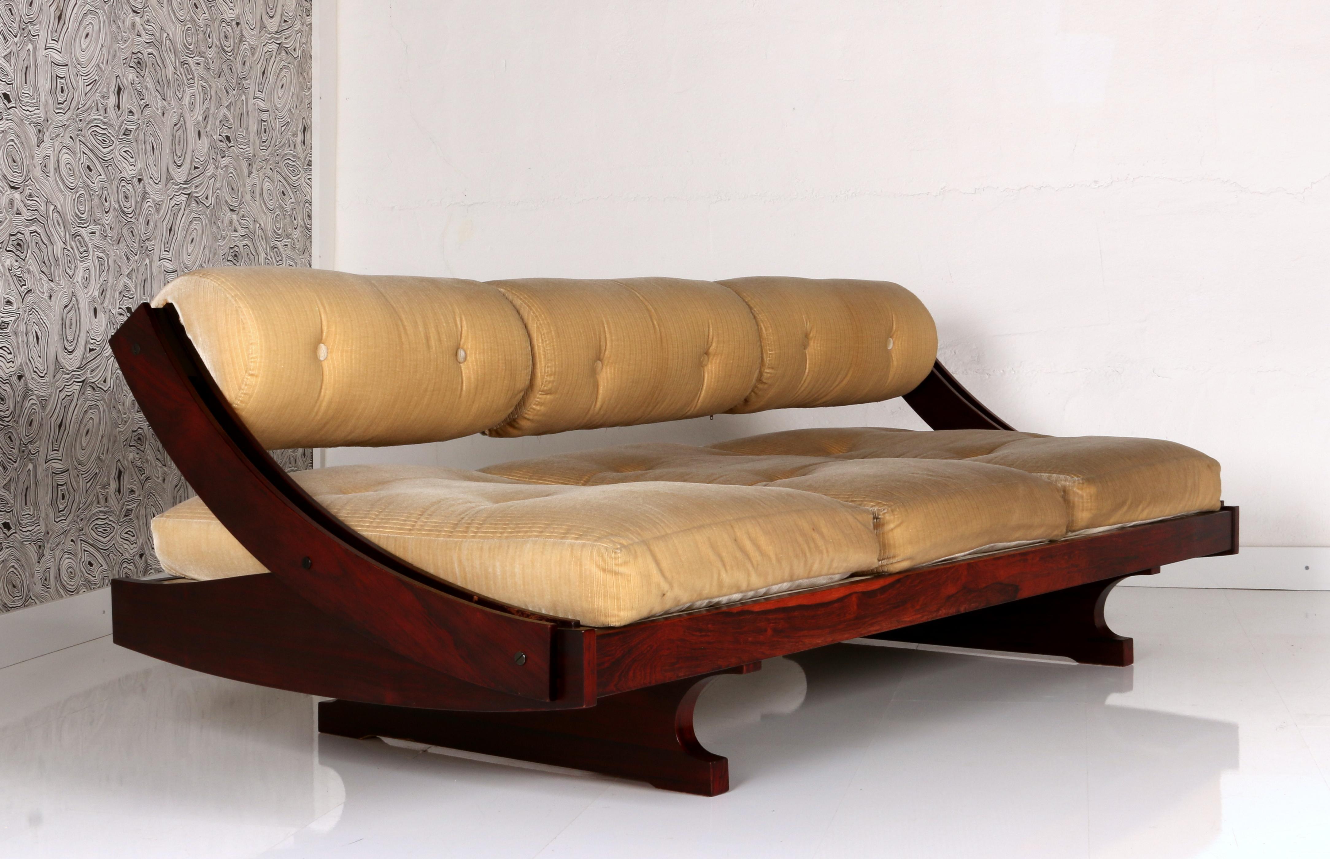 Wood rare golden cord velvet GS195 daybed by Gianni Songia for Sormani Italy sofa bed