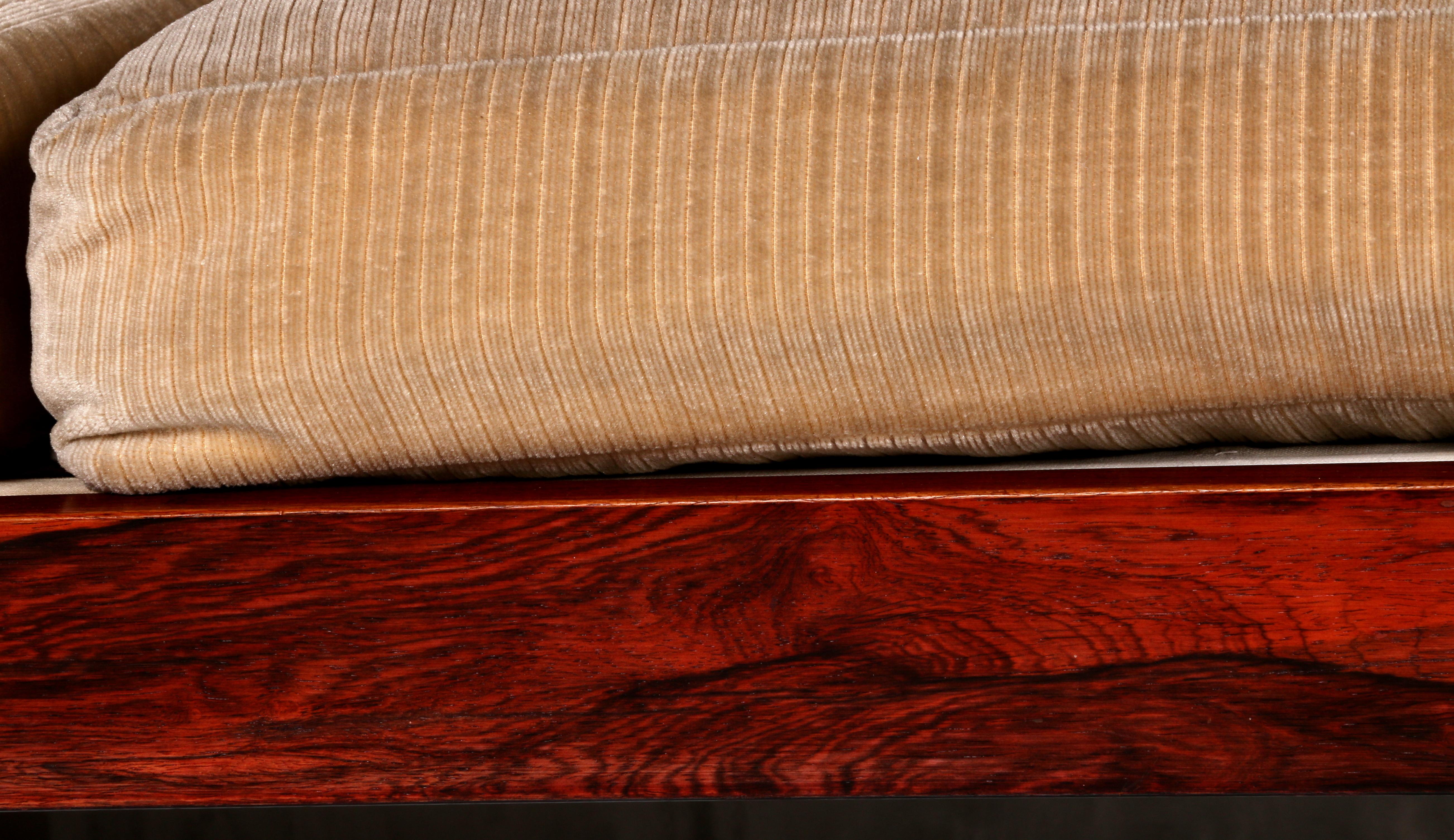 rare golden cord velvet GS195 daybed by Gianni Songia for Sormani Italy sofa bed 1
