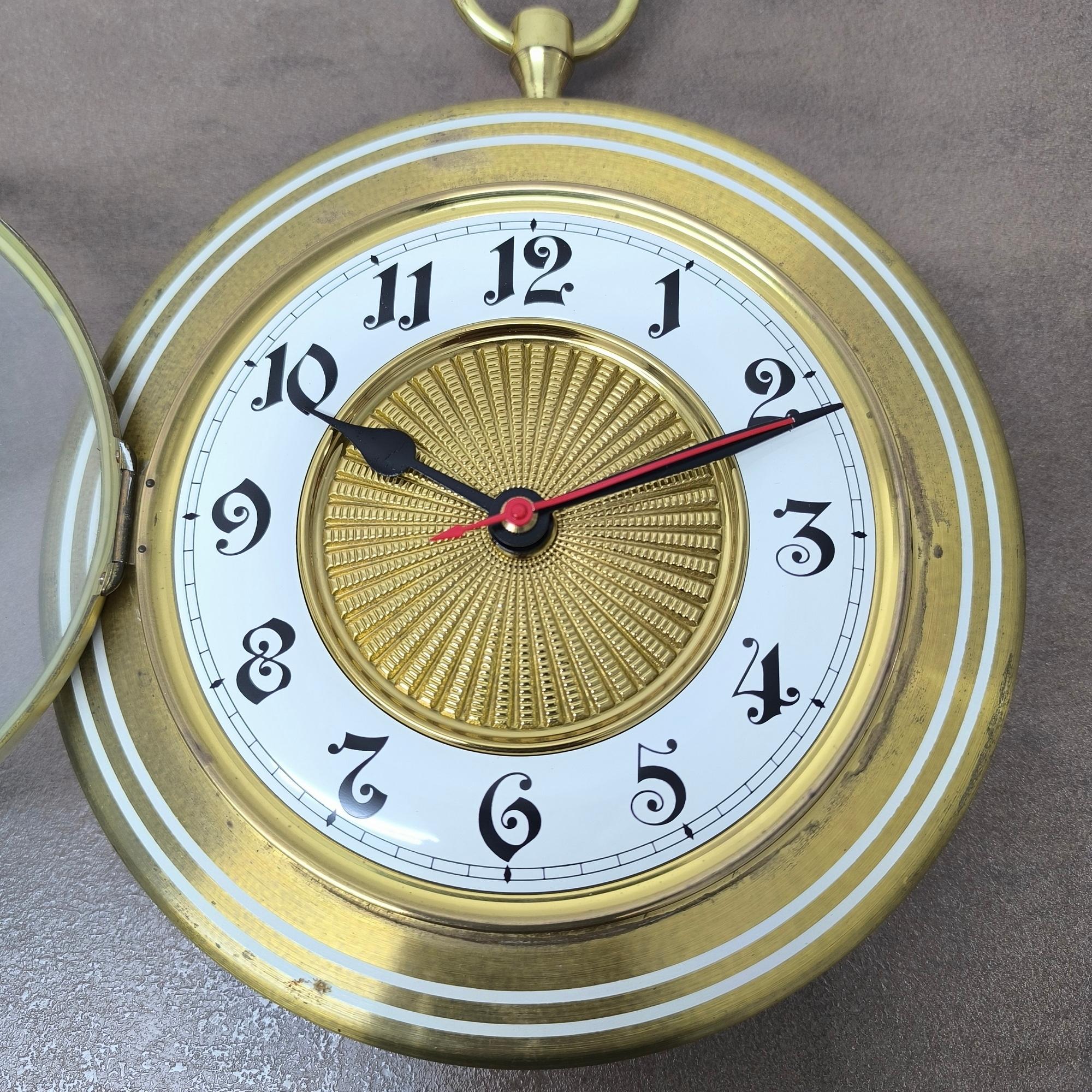 Rare Golden Junghans Gilt Brass Enamel Wall Clock with Original Quartz Movement In Good Condition For Sale In Bochum, NRW