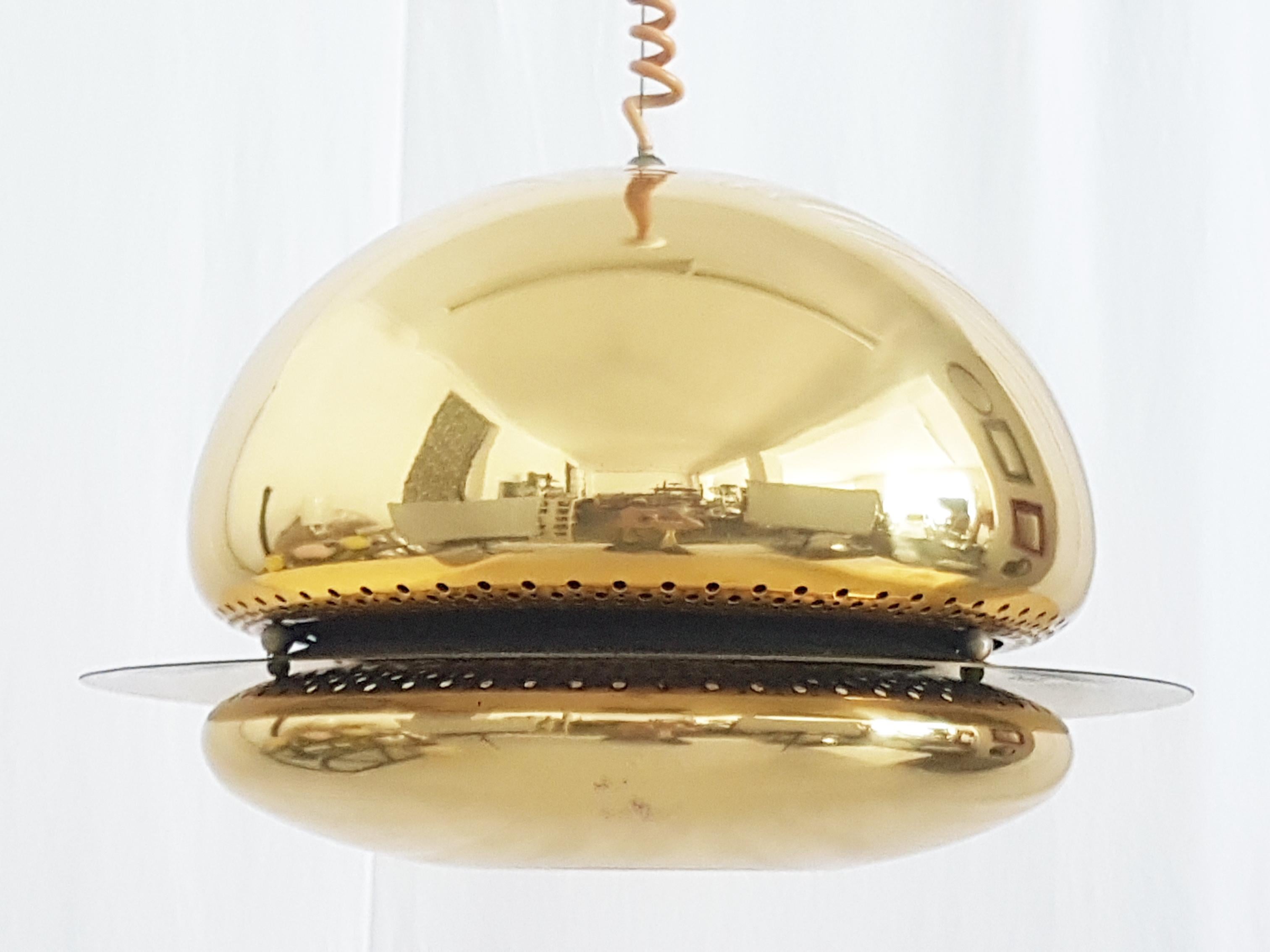 Golden metal and optical glass Nictea pendant by Afra e Tobia Scarpa for Flos. Very good condition, few light defects on brass shade as showed in pictures. Surface has been partially polished. All parts including electrical system are
