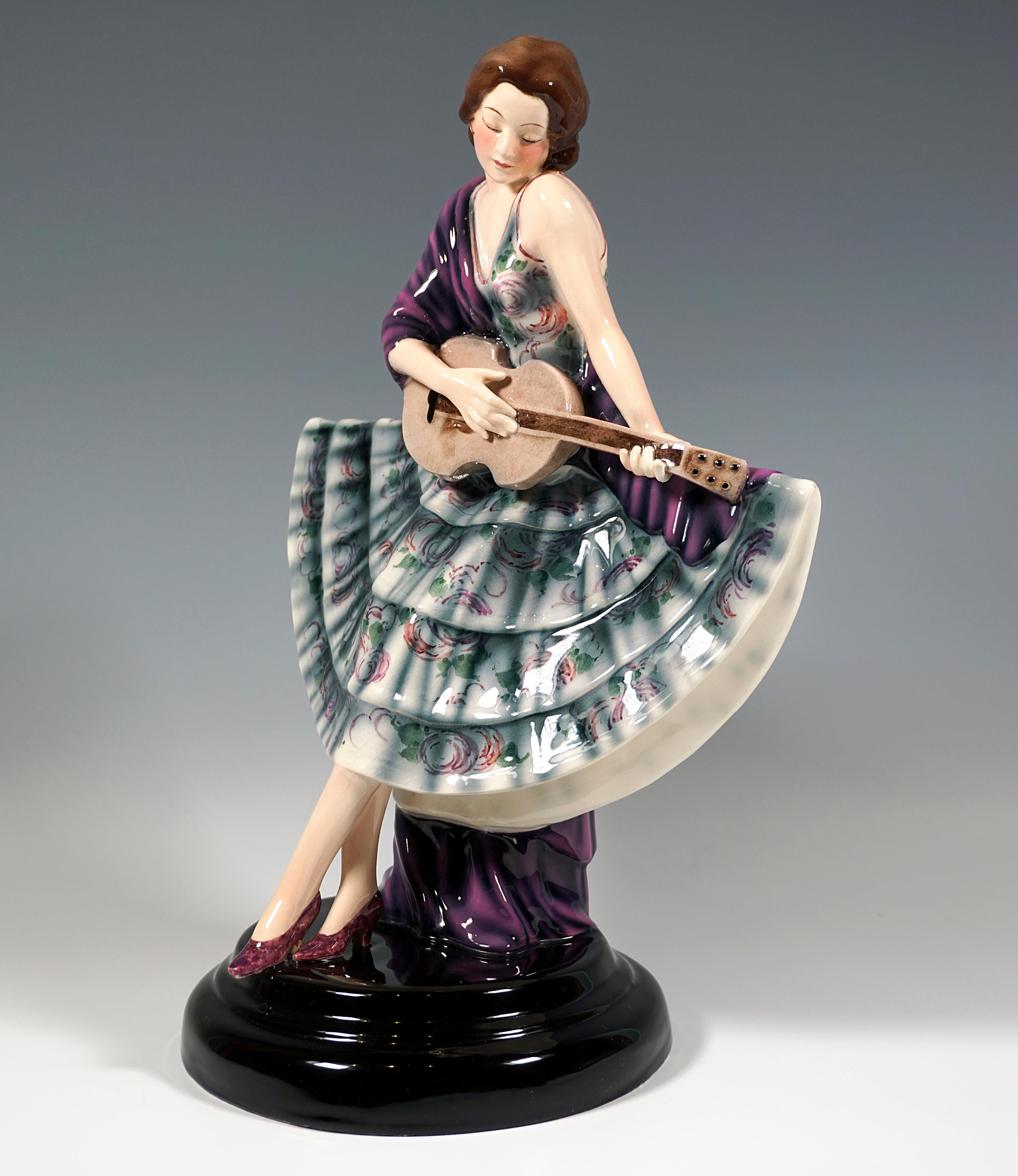Austriaco Rara figura Goldscheider Vienna, ballerina con chitarra, di Josef Lorenzl, 1930 ca. in vendita