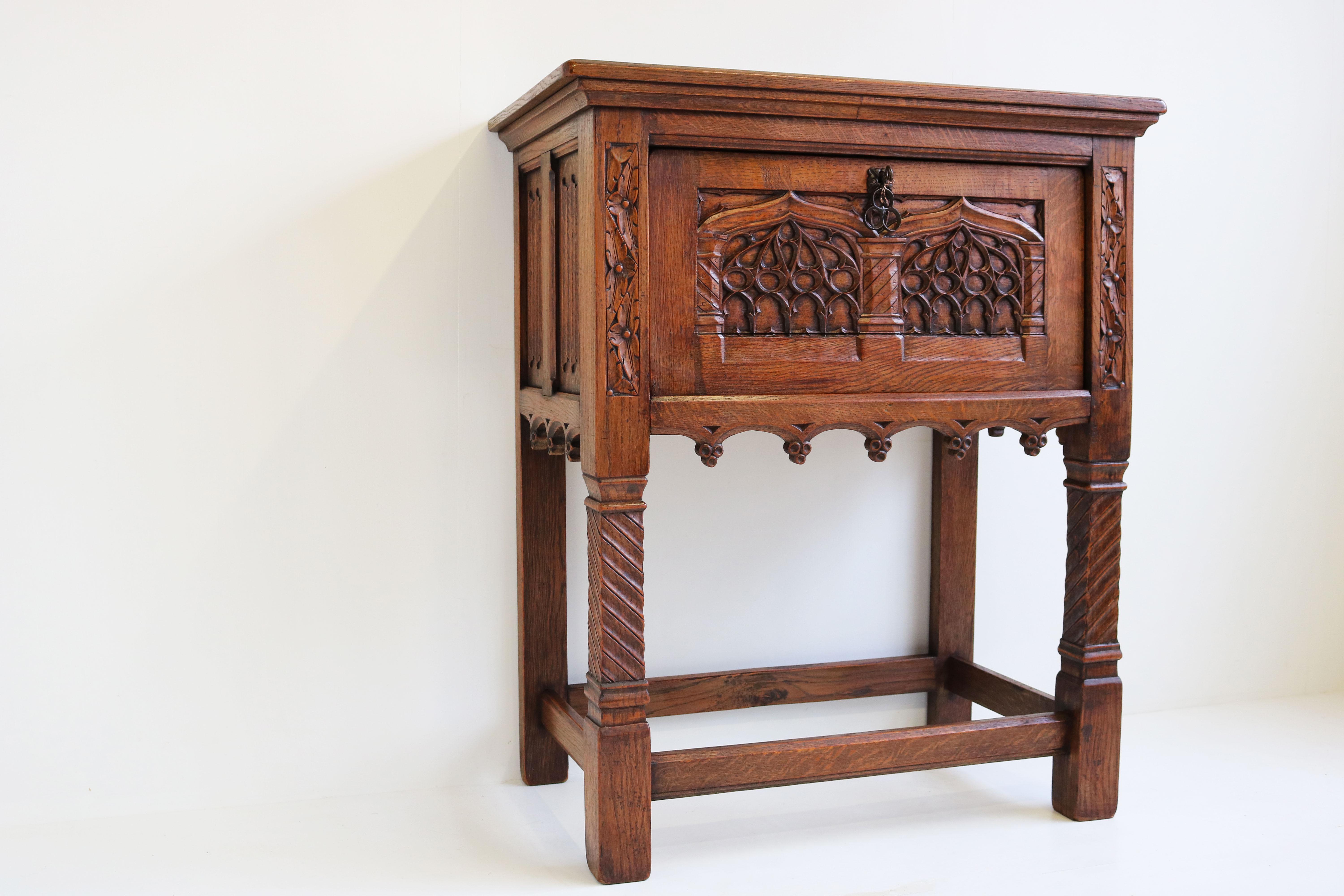 Rare Gothic Revival Dry Bar / Drinks Cabinet Carved Oak Church Windows Credenza For Sale 8