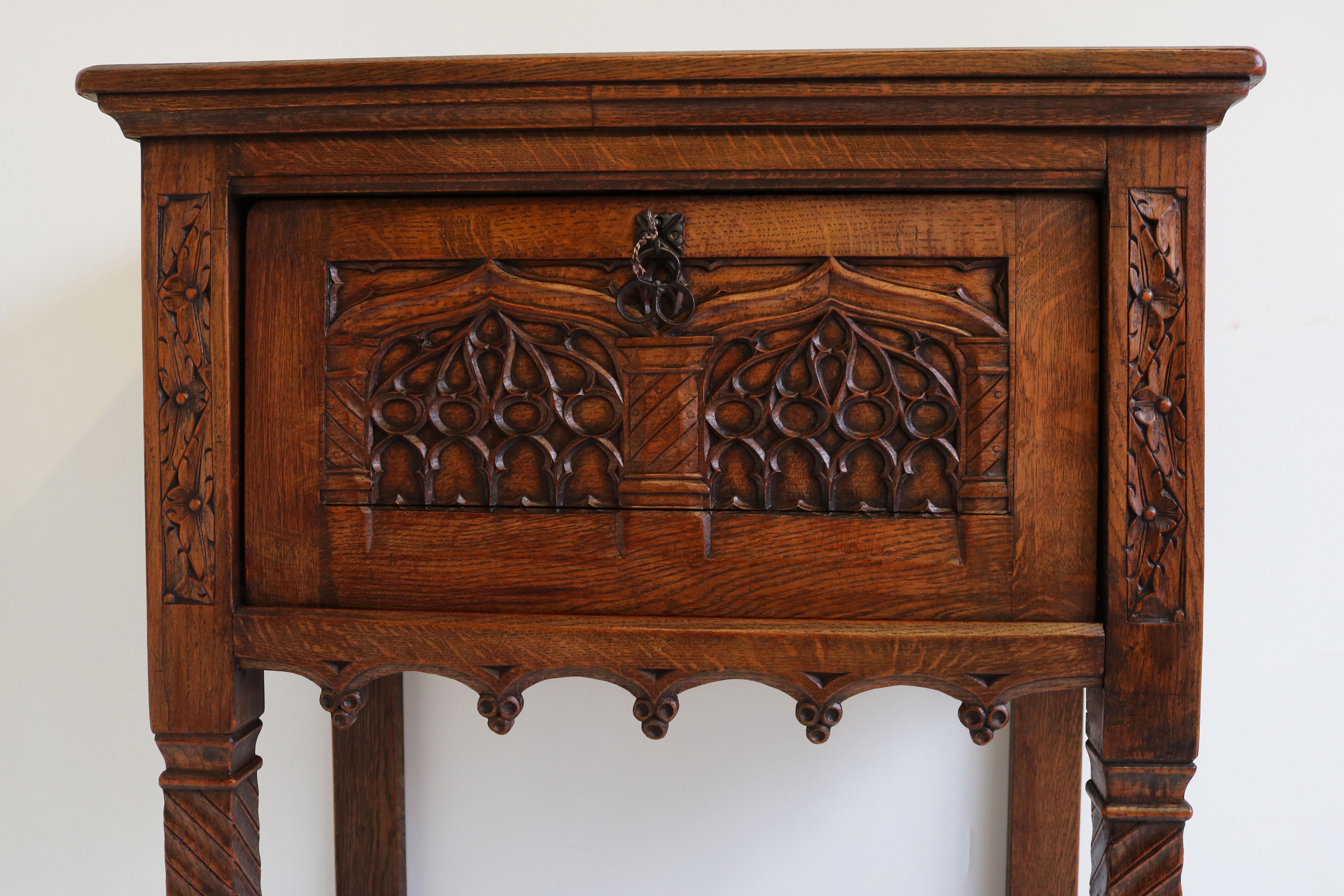 Marvelous & rare ! This Gothic Revival dry bar / drinks cabinet in European oak. 
Gorgeous carved details like church windows , booked panels & Gothic style decorations. 
This Gothic Revival dry bar comes with a working lock & key and marvelous