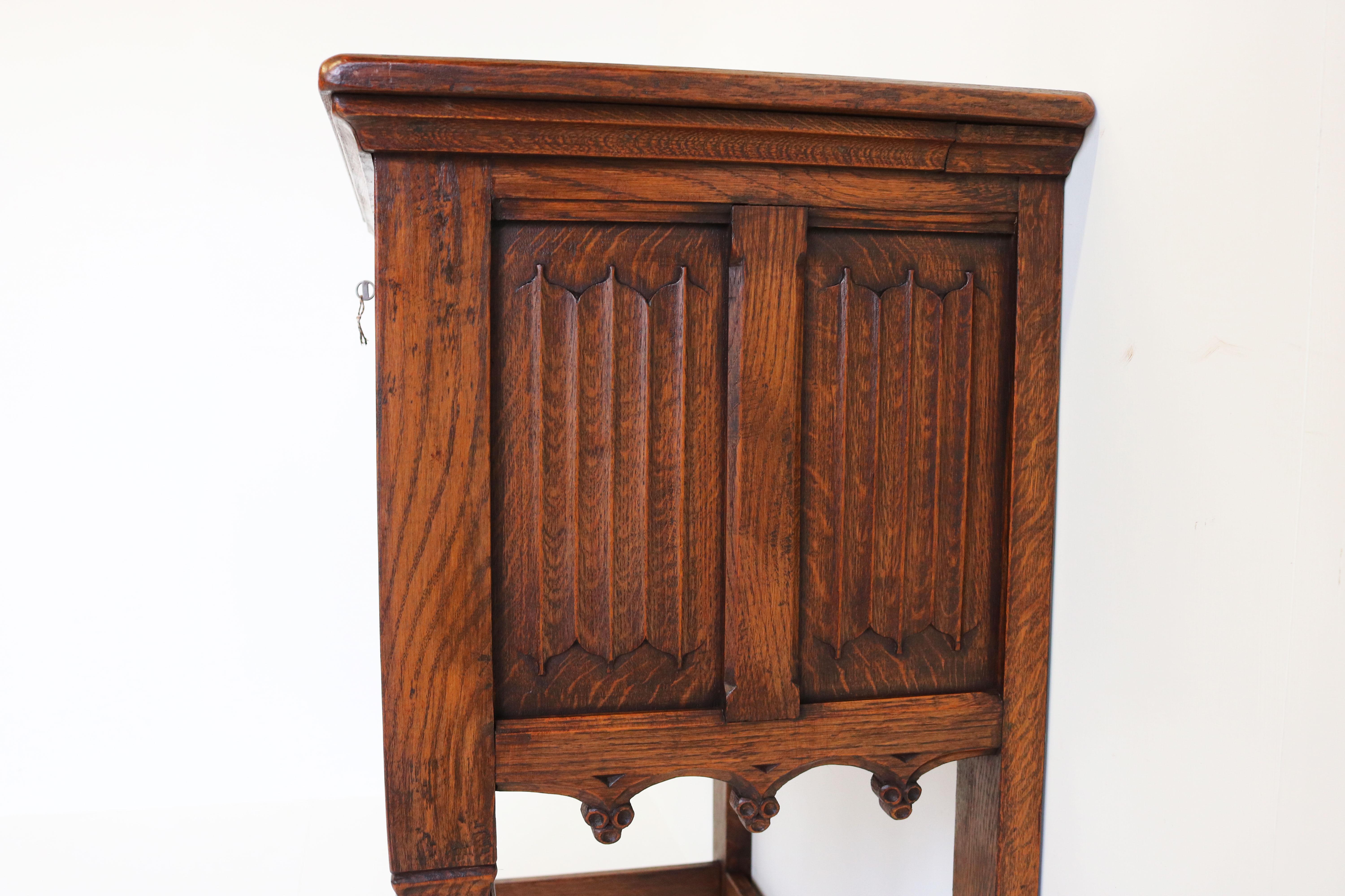 Rare Gothic Revival Dry Bar / Drinks Cabinet Carved Oak Church Windows Credenza For Sale 3